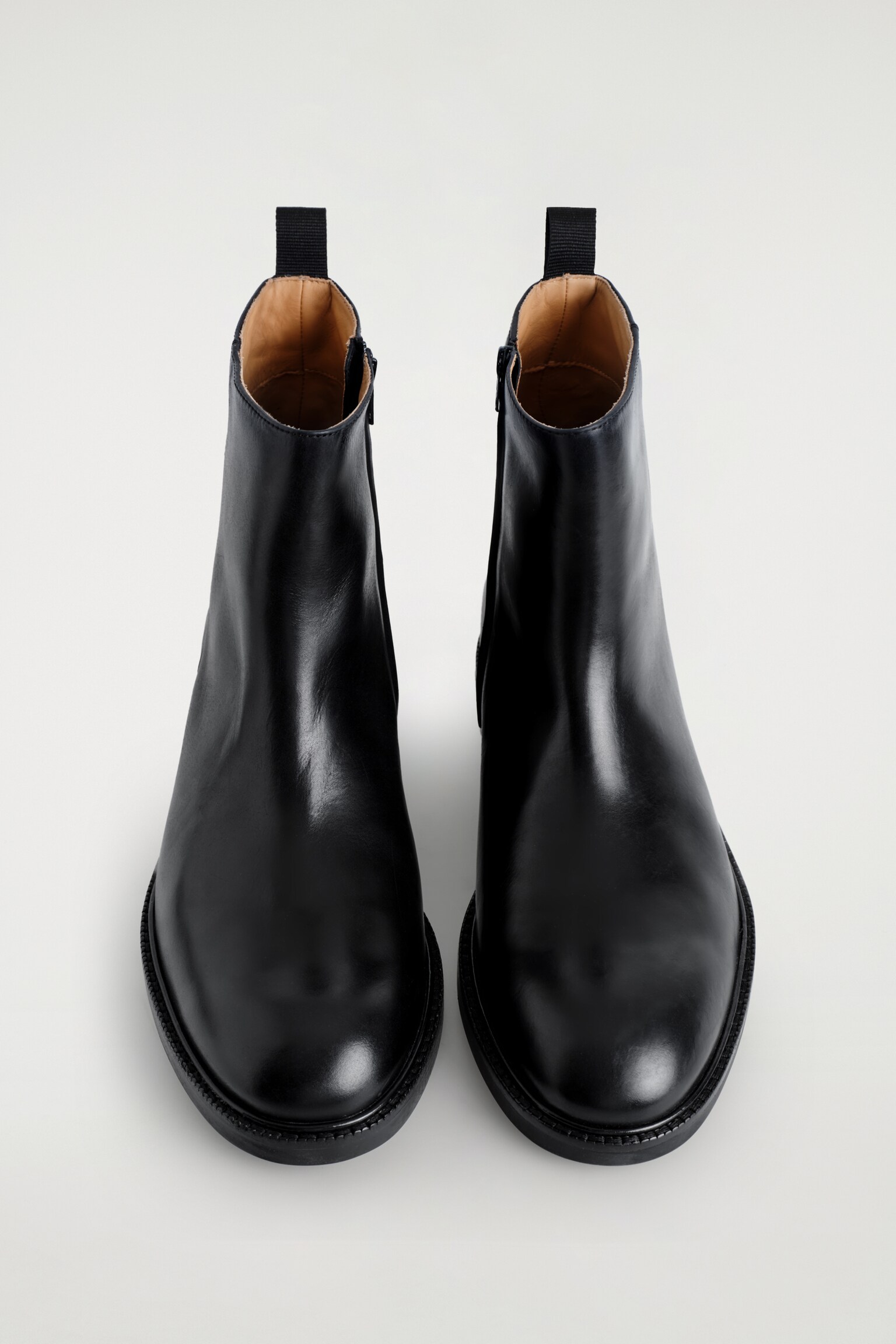 BOTAS DE PIEL DE SUELA GRUESA - NEGRO - 5