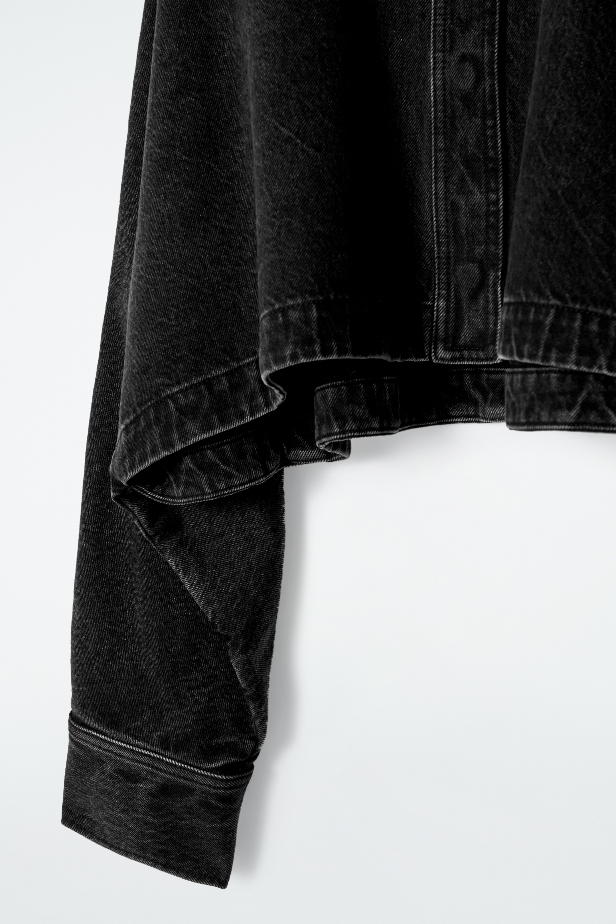 Ingrandisci l'immagine: CROPPED DENIM JACKET - BLACK - DONNA | H&M CH 8