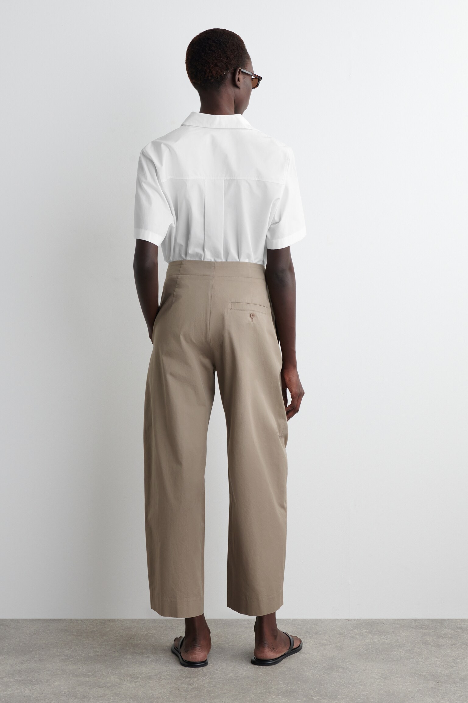 CHINOS PLISADOS BARREL FIT - TOPO/AZUL MARINO - 4