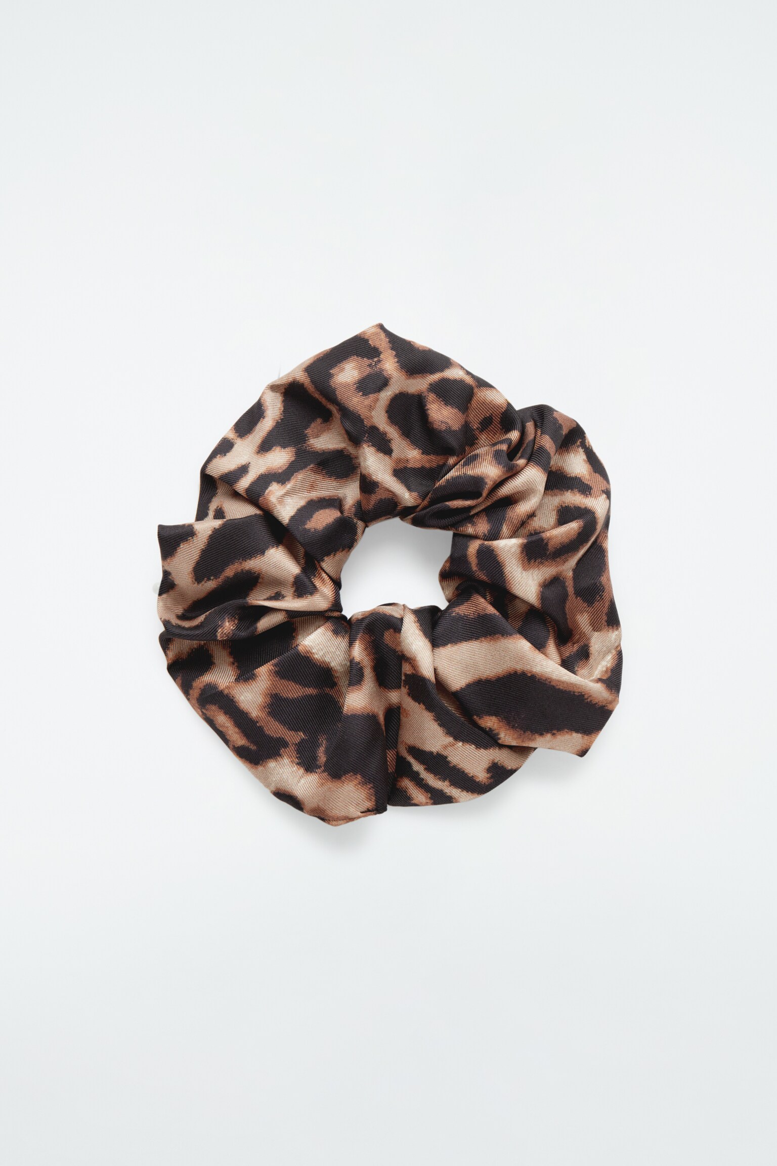 LEOPARD-PRINT SILK SCRUNCHIE - LEOPARD
