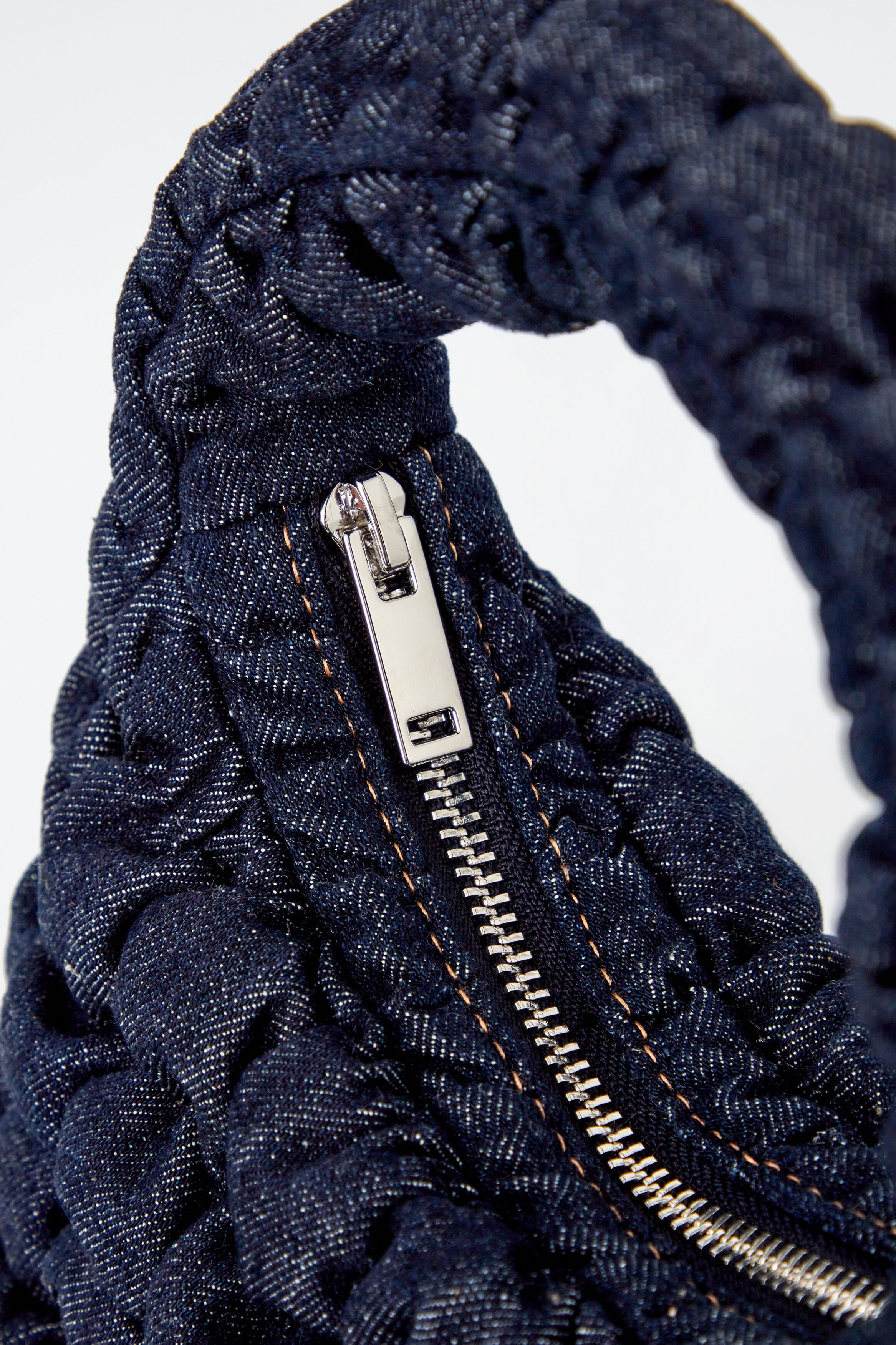 ◆人気商品◆COS QUILTED MICRO BAG BLUE◆関税/送料無料◆ QUILTED MICRO BAG - DARK BLUE / DENIM | COS