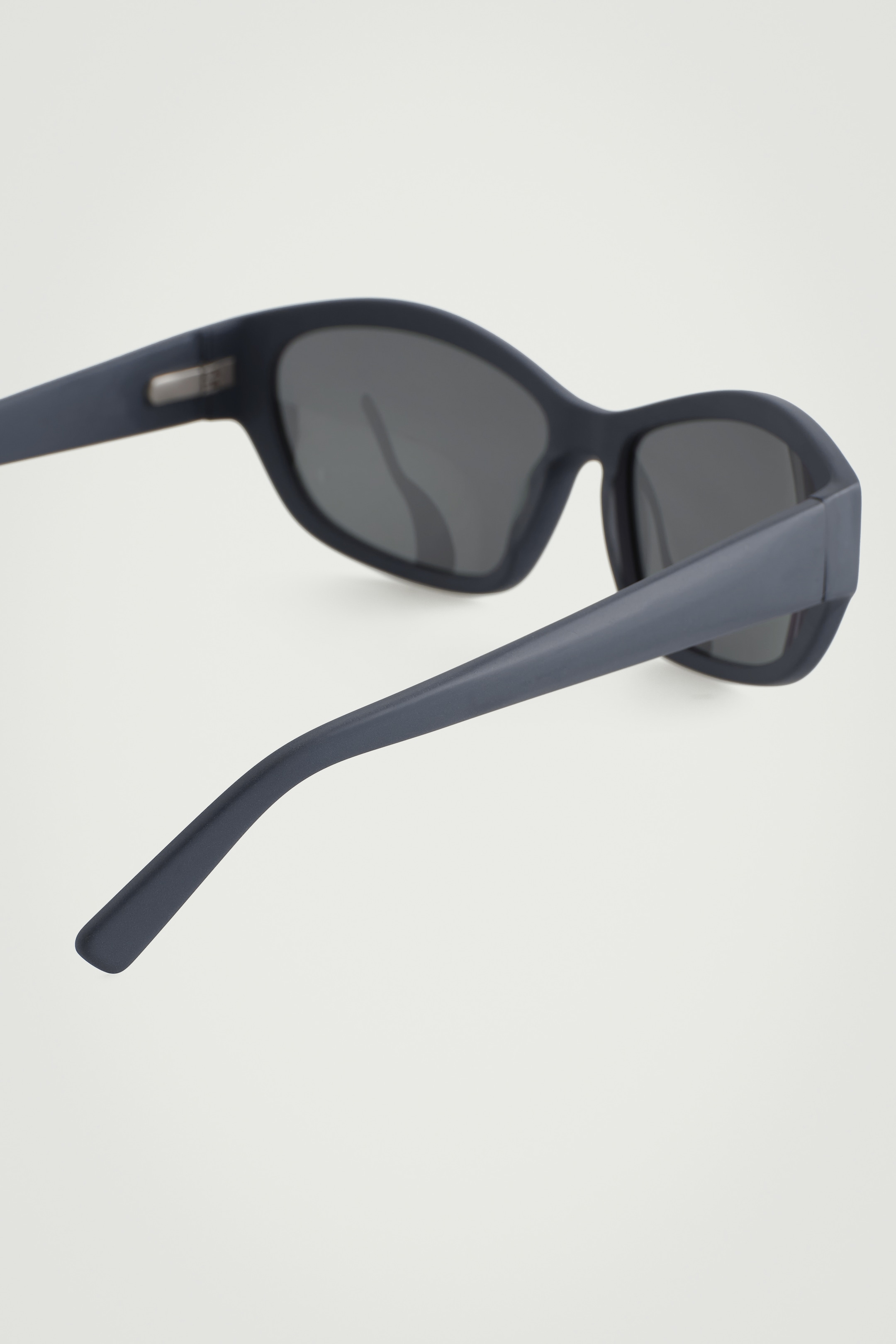 Ingrandisci l'immagine: SPORTY SUNGLASSES - DARK BLUE - UOMO | H&M CH 4
