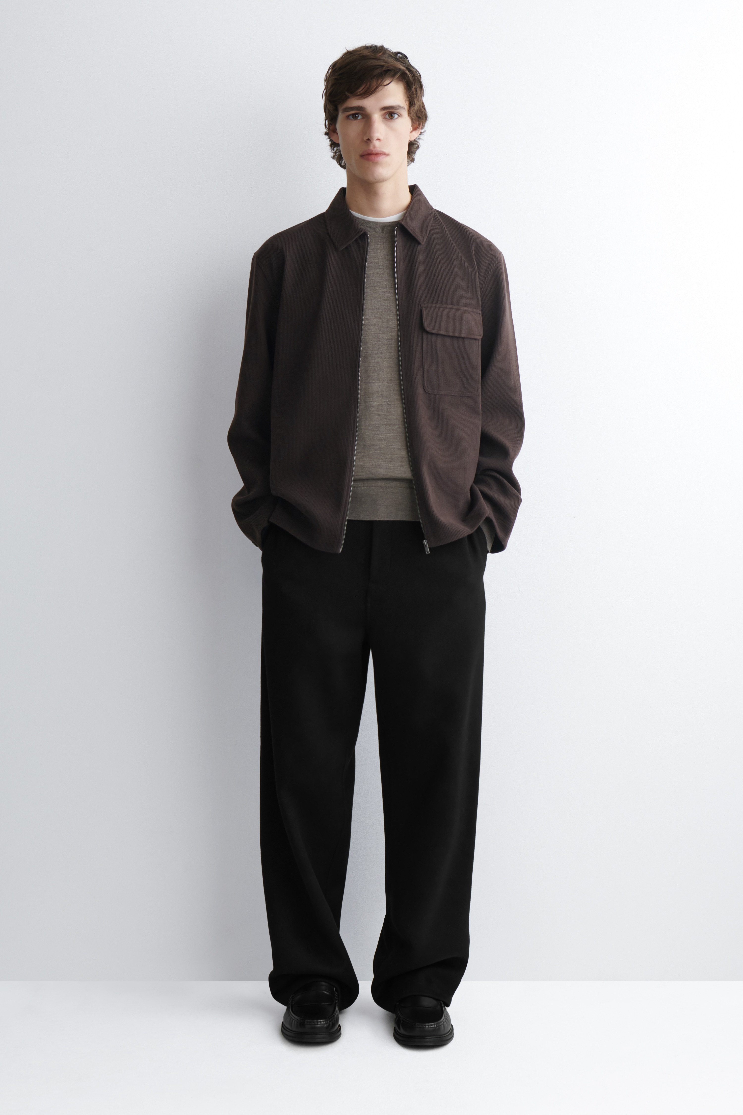 SOBRECAMISA DE PANA ELÁSTICA CON CREMALLERA - MARRÓN OSCURO