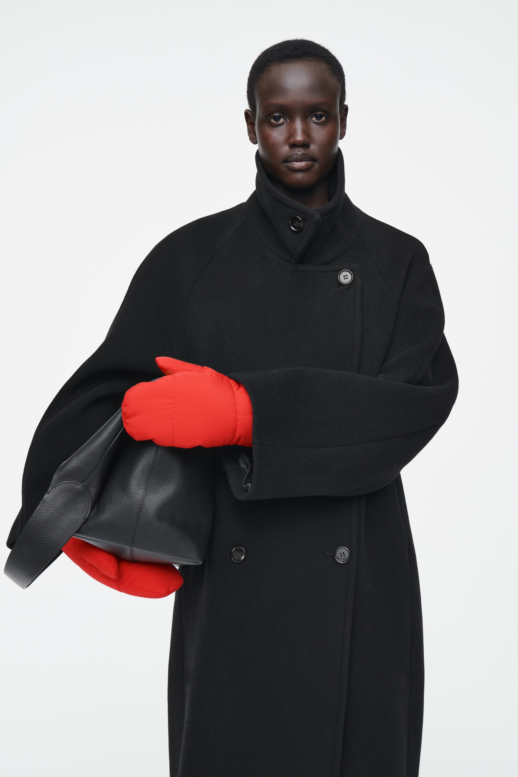 Grösseres Bild ansehen: GEPOLSTERTE FÄUSTLINGE MIT SHEARLING-FUTTER - Rot - DAMEN | H&M CH 1