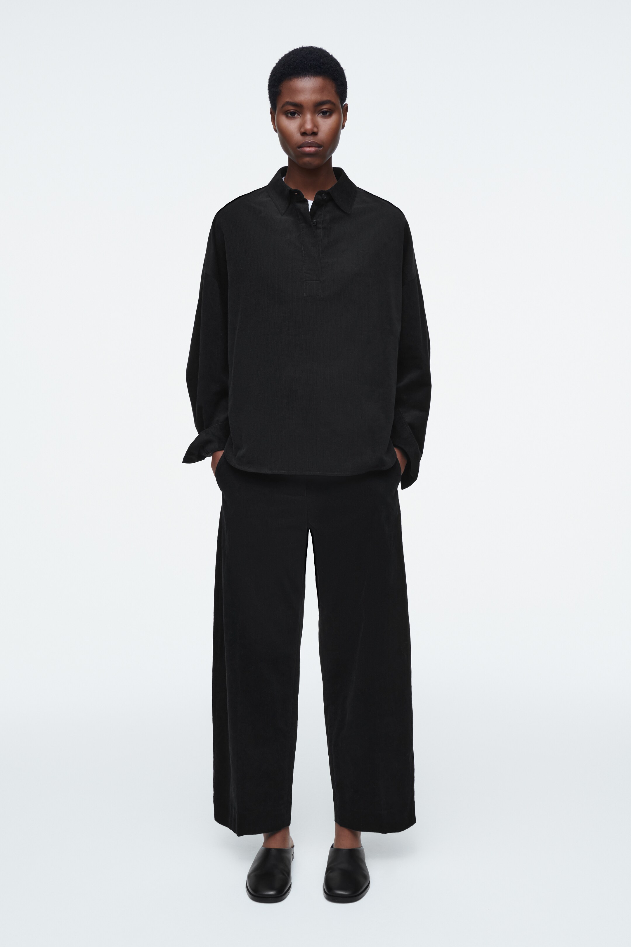 Agrandir l'image: CHEMISE DEMI-PATTE DÉCONTRACTÉE EN VELOURS CÔTELÉ - NOIR - FEMME | H&M CH 6