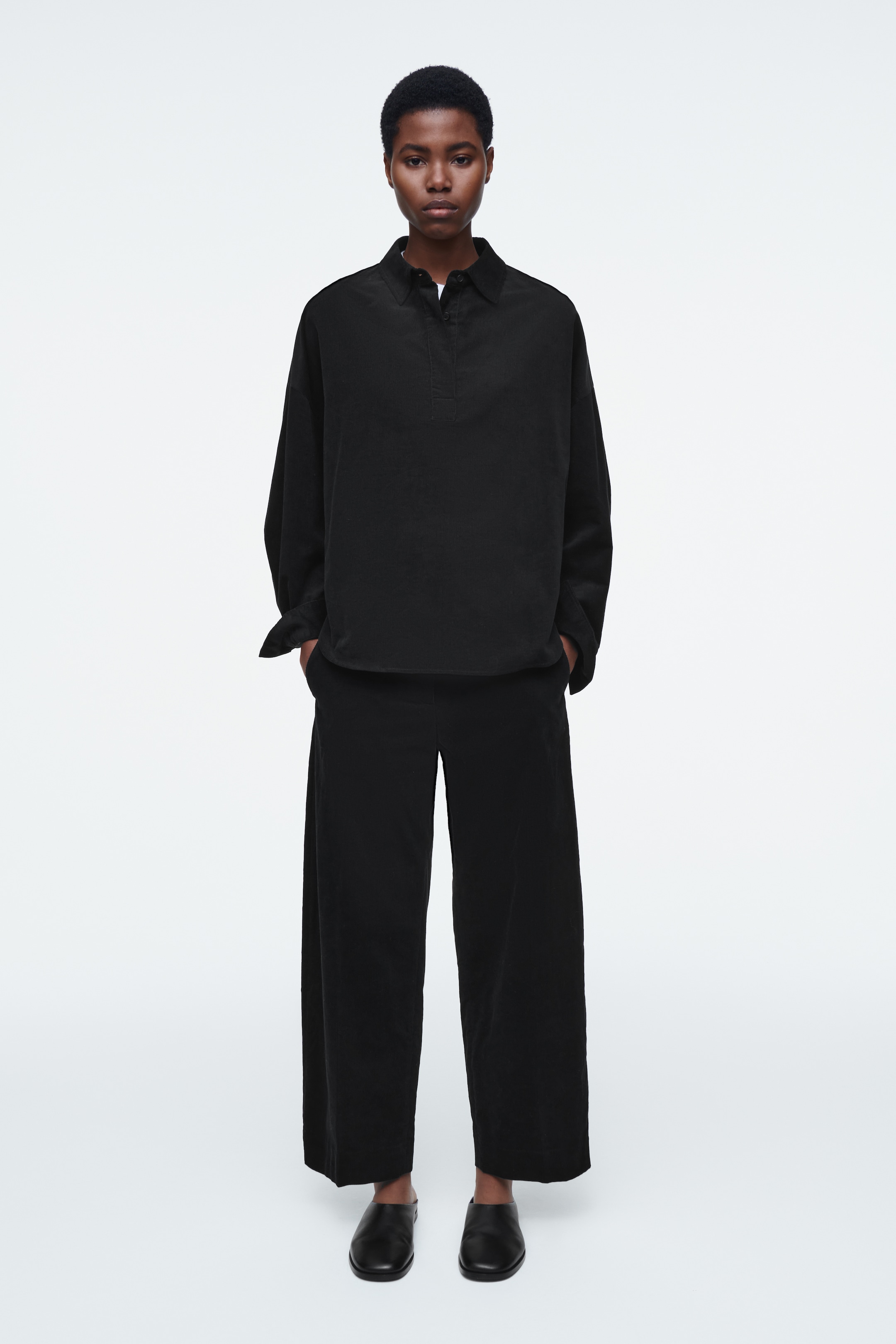 Ingrandisci l'immagine: RELAXED CORDUROY HALF-PLACKET SHIRT - BLACK - DONNA | H&M CH 6