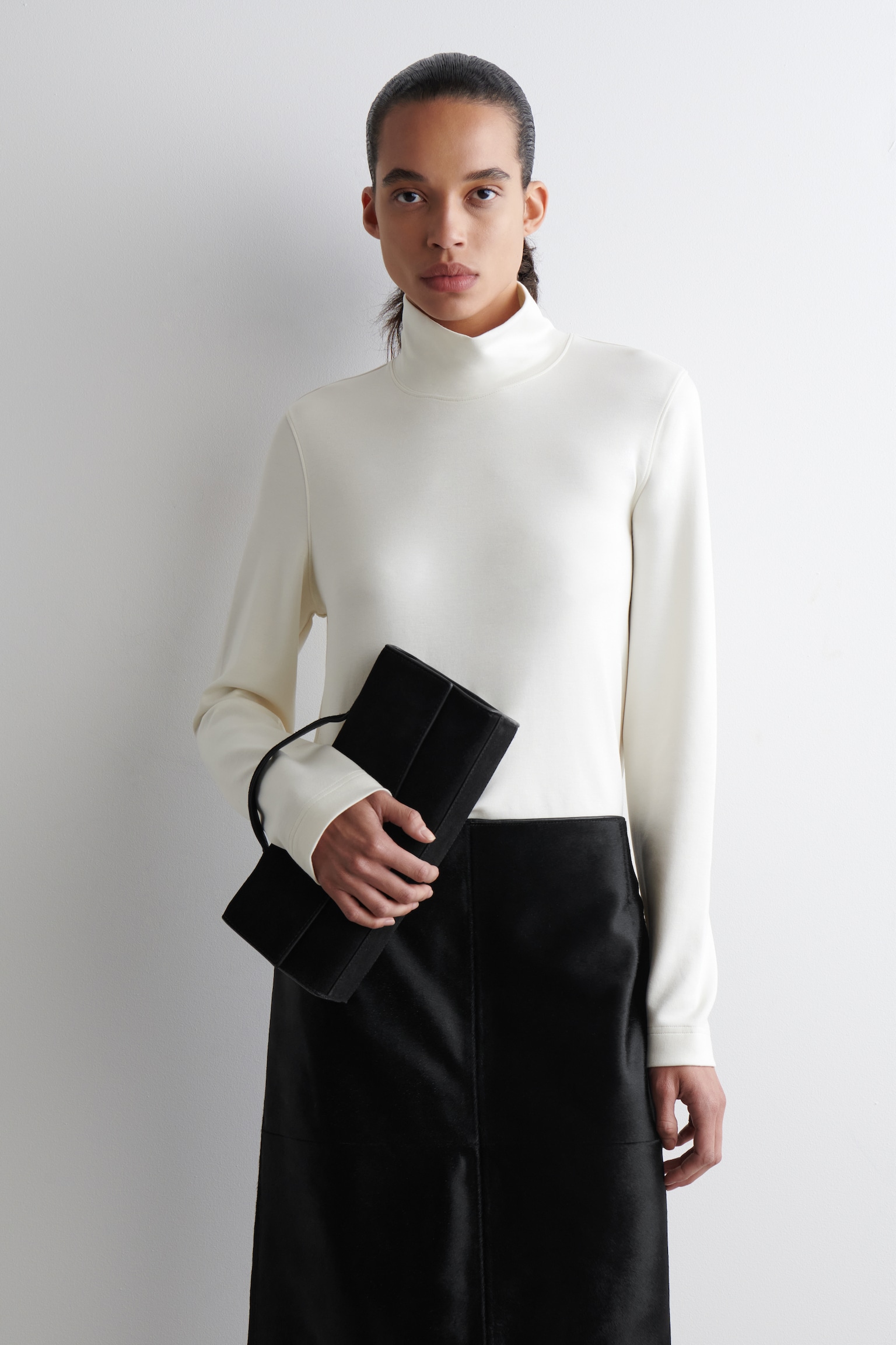 HIGH-NECK JERSEY TOP - WHITE/DARK PURPLE