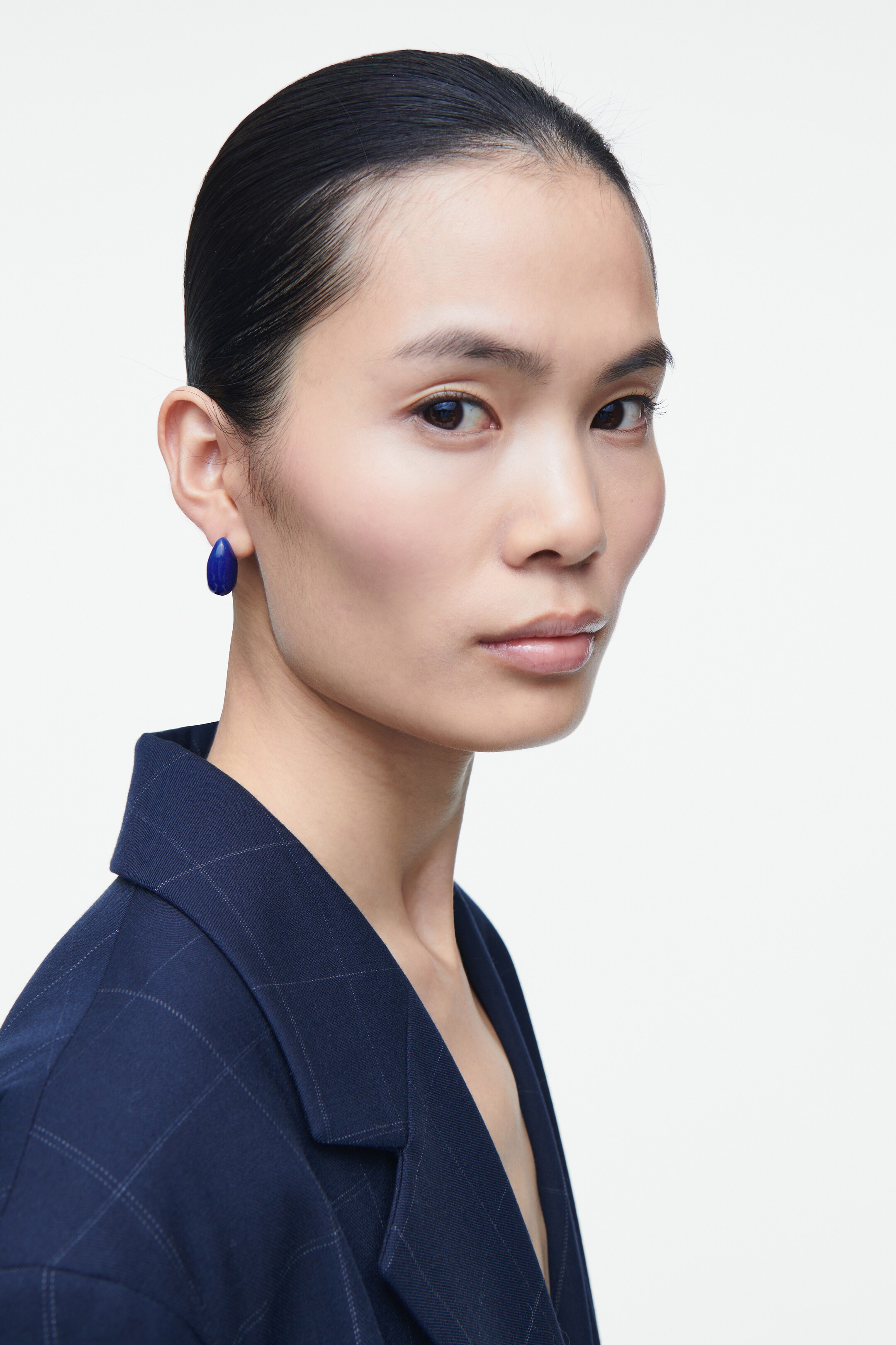 Visualizza immagine più grande: ORECCHINI A GOCCIA MINI IN VETRO - COBALTO - DONNA | H&M IT 2