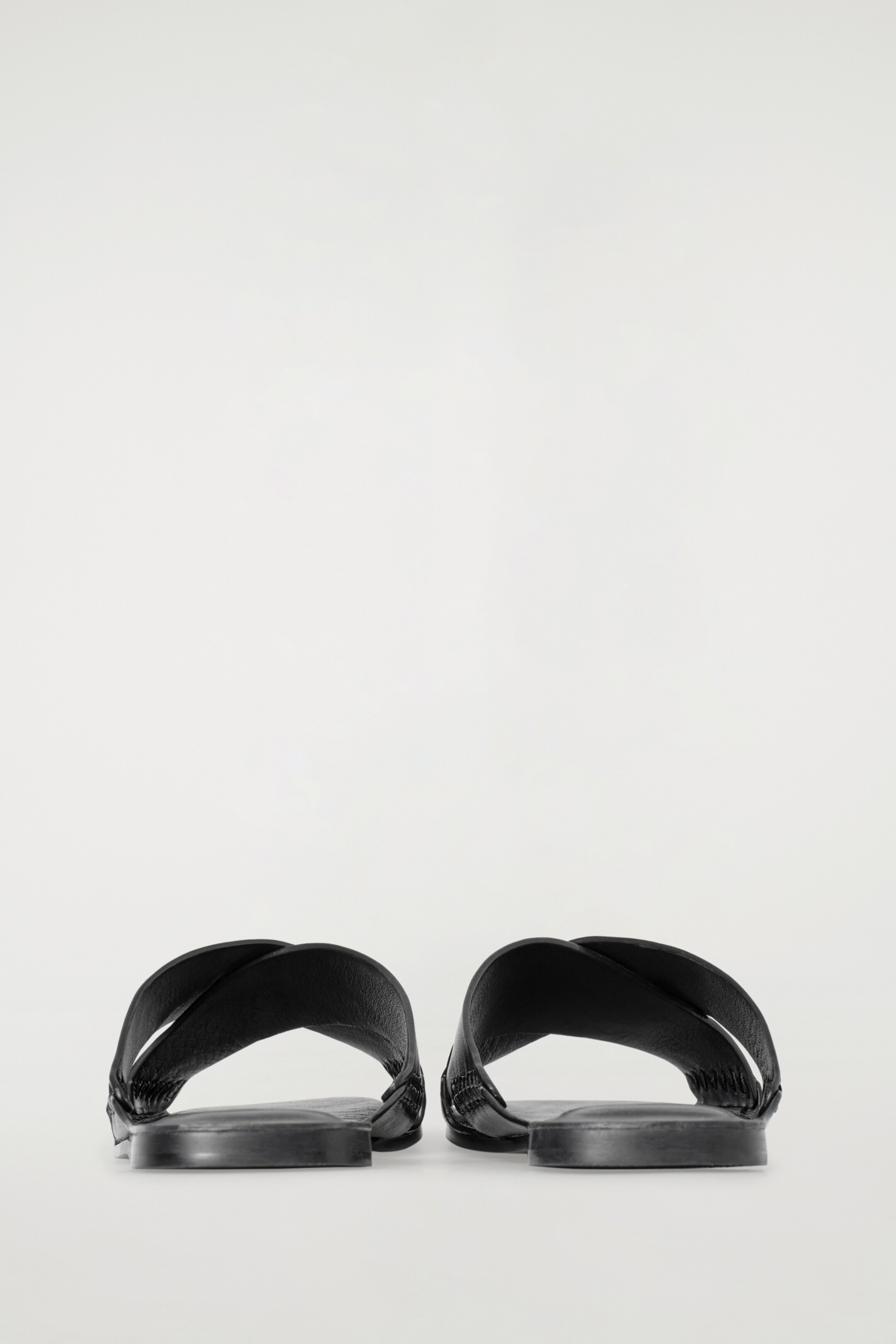 Ingrandisci l'immagine: CROSSOVER LEATHER SANDALS - BLACK - DONNA | H&M CH 5