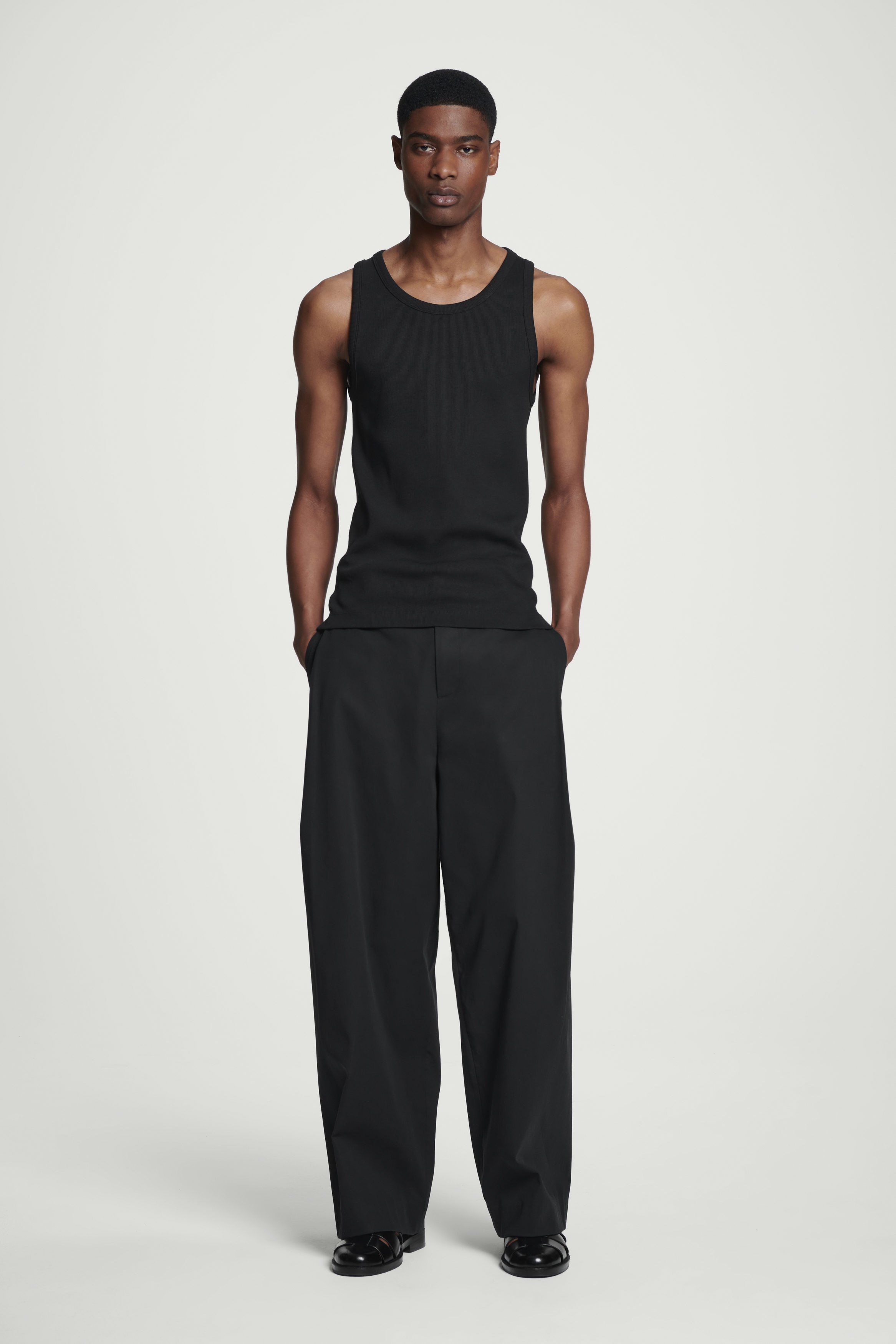 【年中無休】 PLEATED COTTON WIDE-LEG PANTS - BLACK | COS パンツ