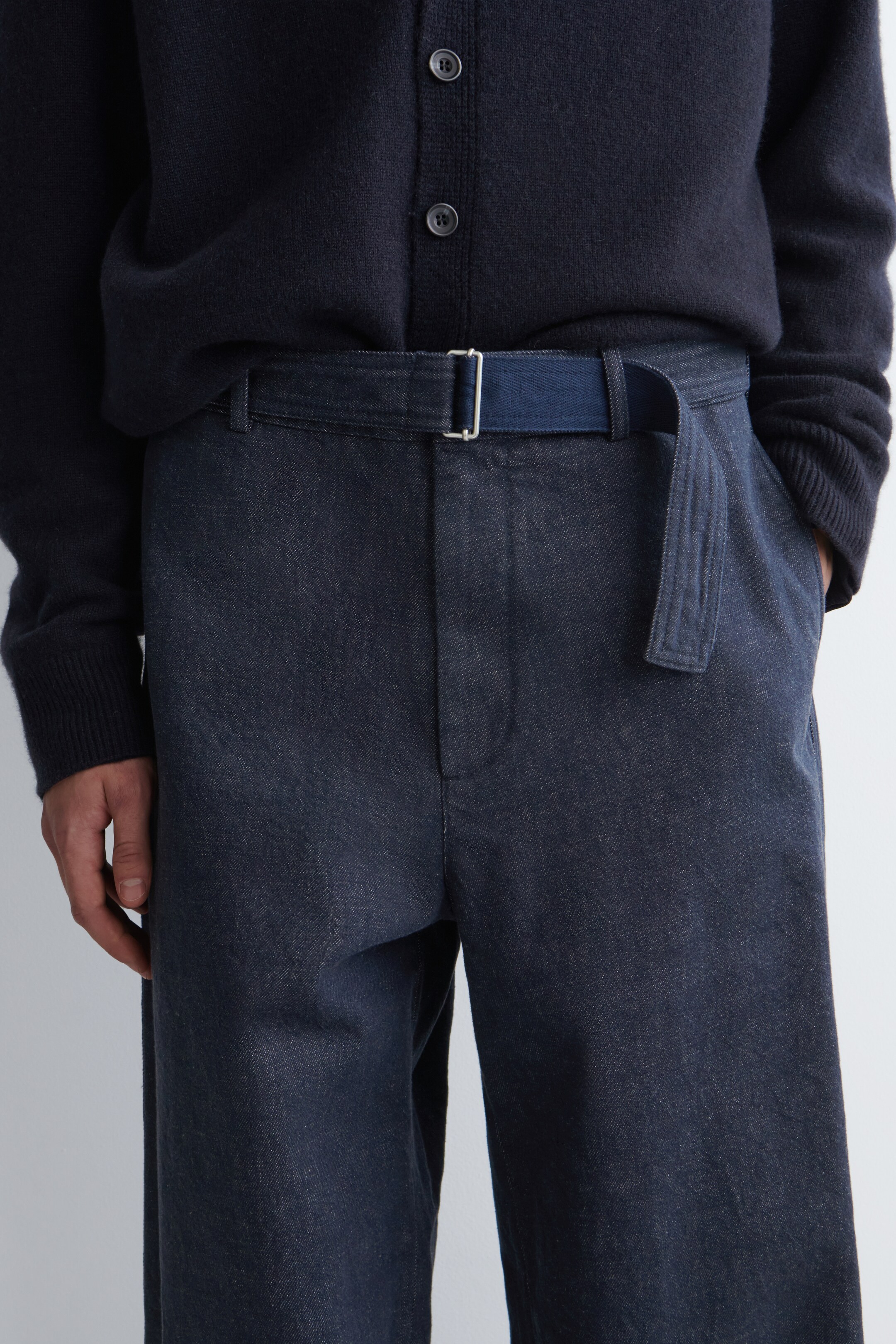 Visualizza immagine più grande: PANTALONI A GAMBA DRITTA IN DENIM CON CINTURA - BLU SCURO - UOMO | H&M IT 4