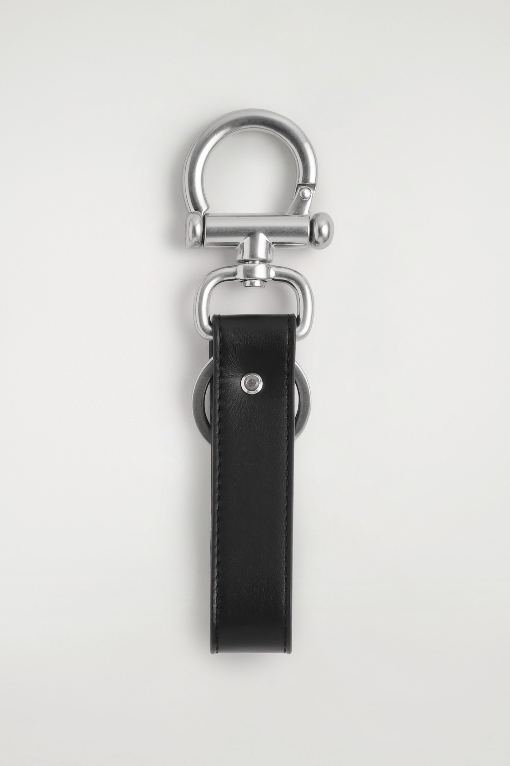 LEATHER KEYRING - BLACK | COS