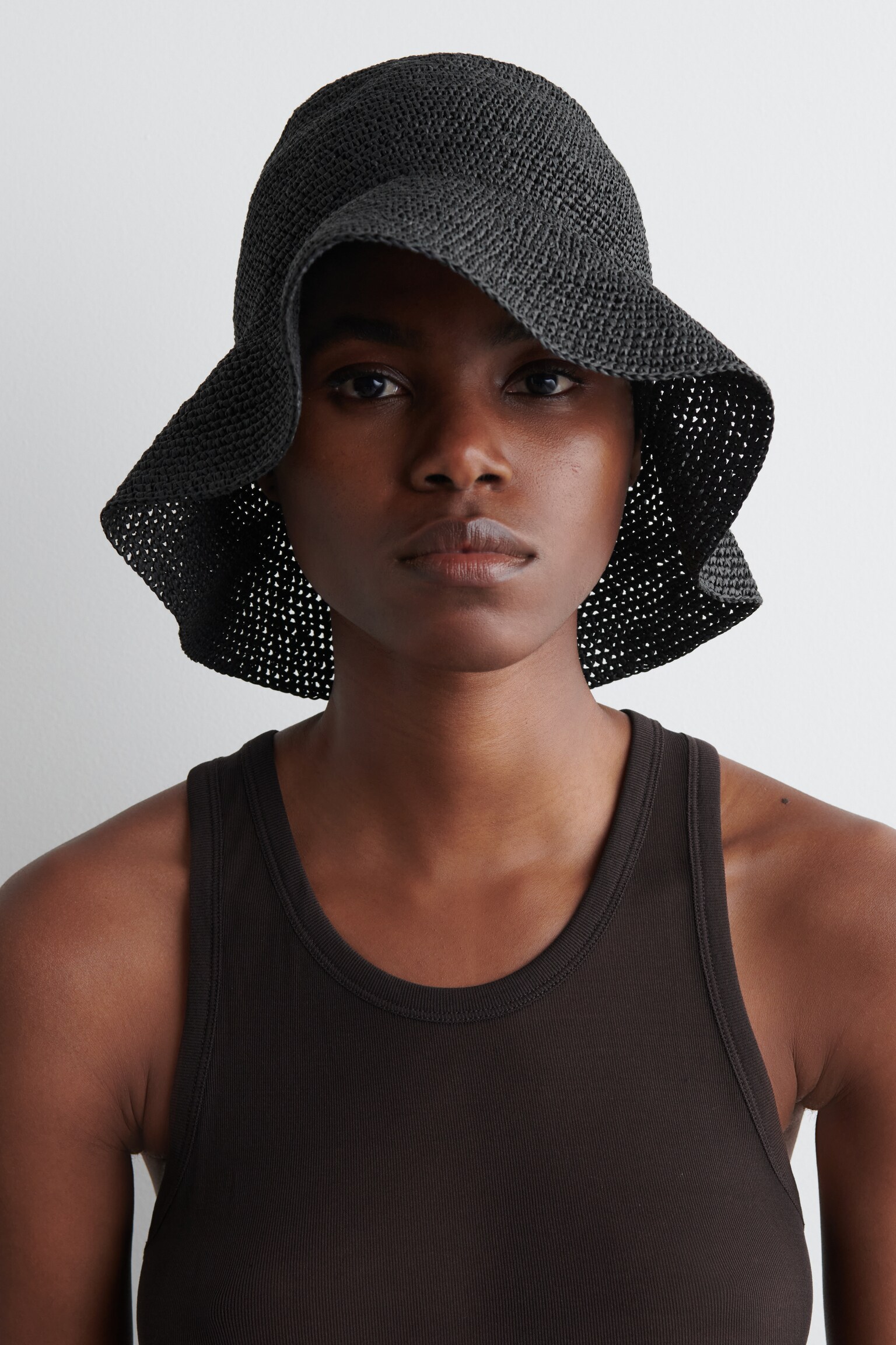CAPPELLO DA PESCATORE IN PAGLIA - NERO