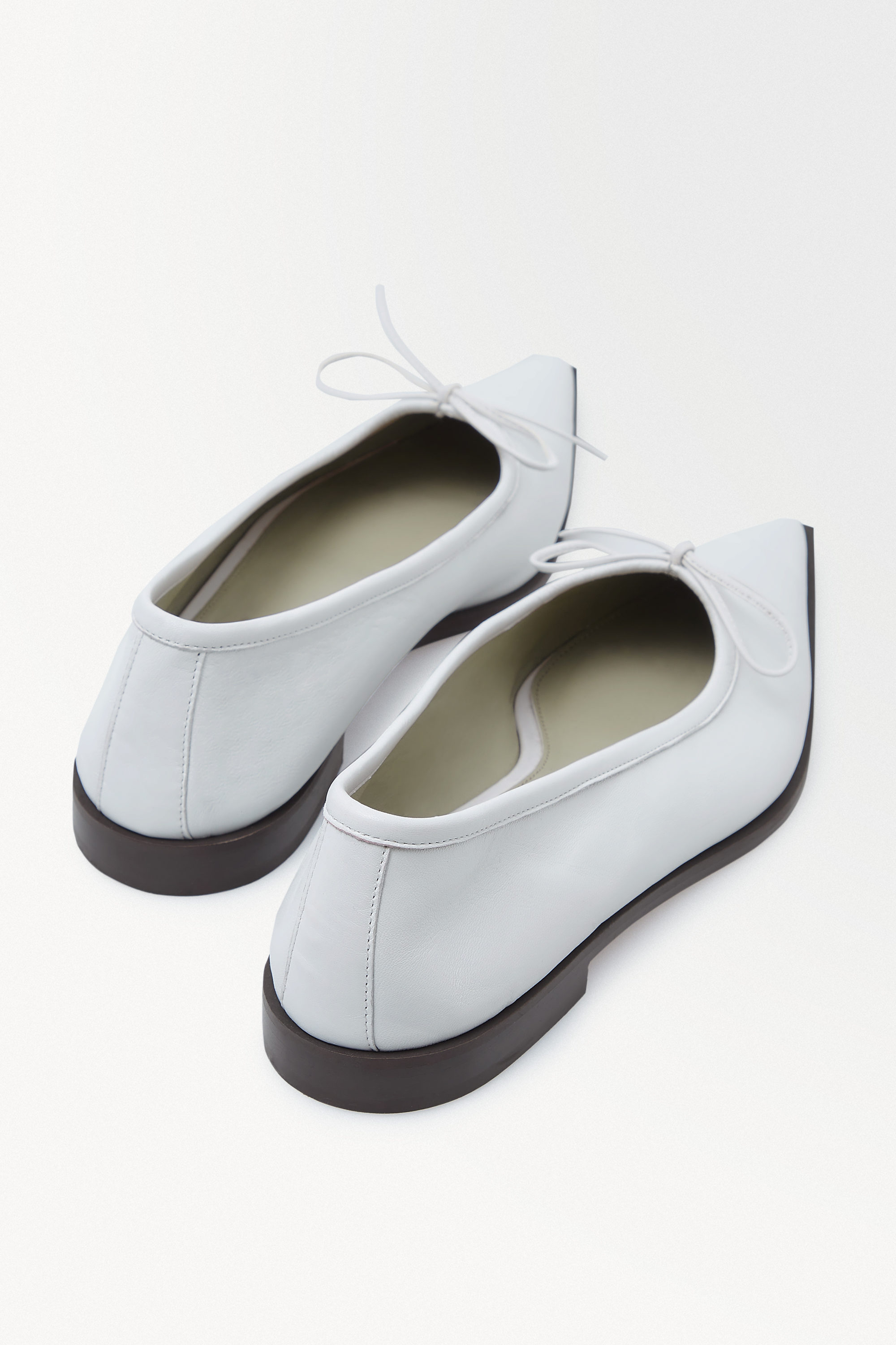 THE LEATHER BALLET FLATS - WHITE | COS