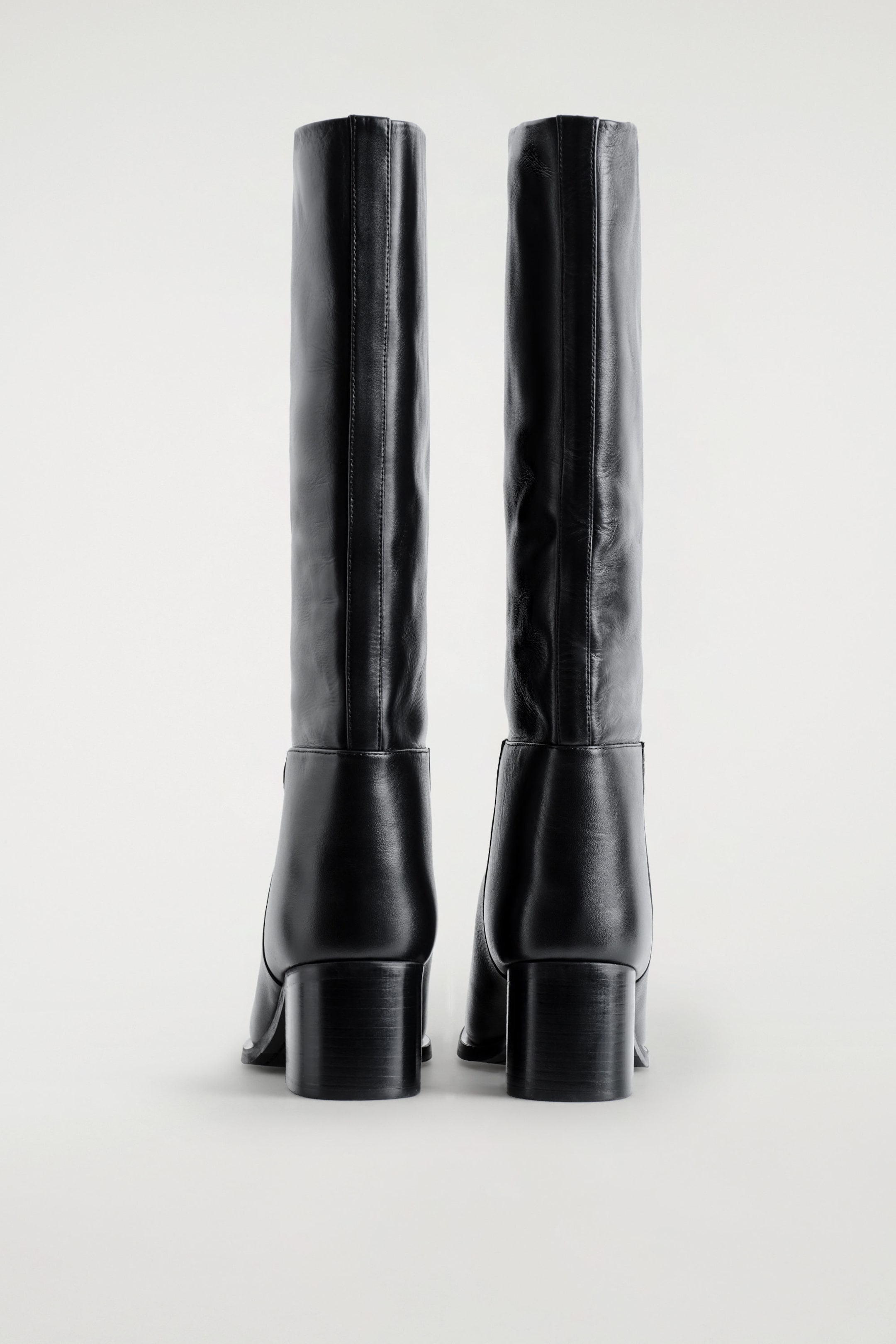 BOTAS ALTAS DE PIEL CON TACÓN