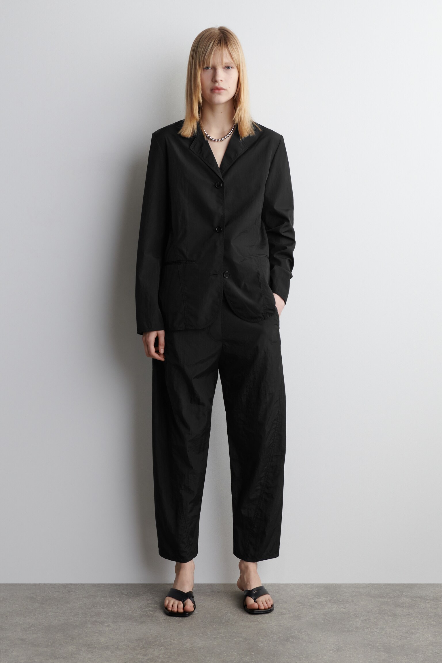 PANTALÓN DE NAILON BARREL FIT - NEGRO - 7