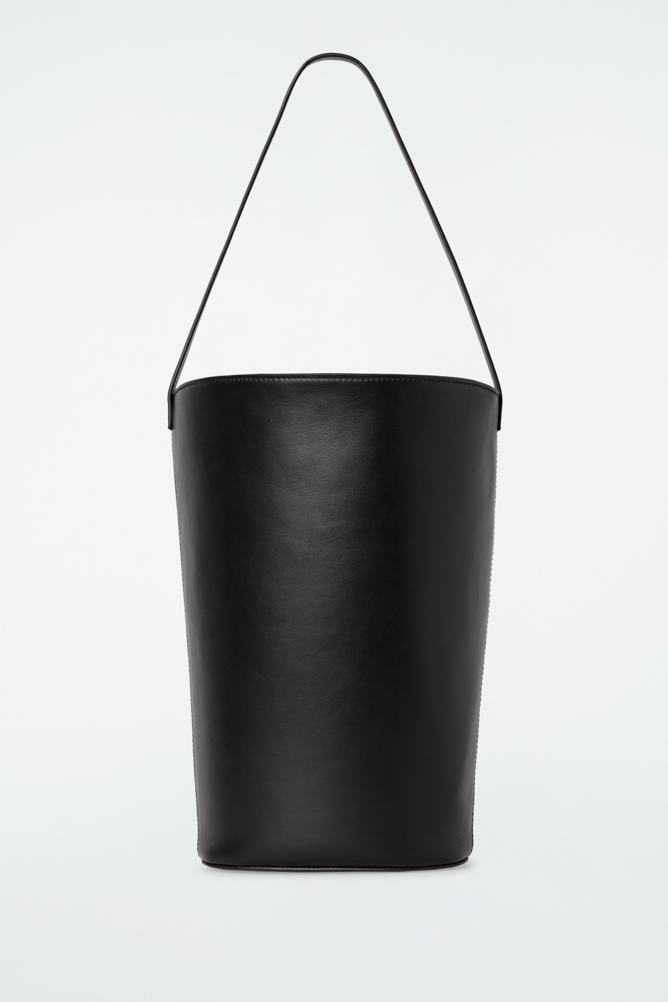 Zobrazit větší obrázek: KABELKA KLOBOUK - KŮŽE - ČERNÁ - ŽENY | H&M CZ 3