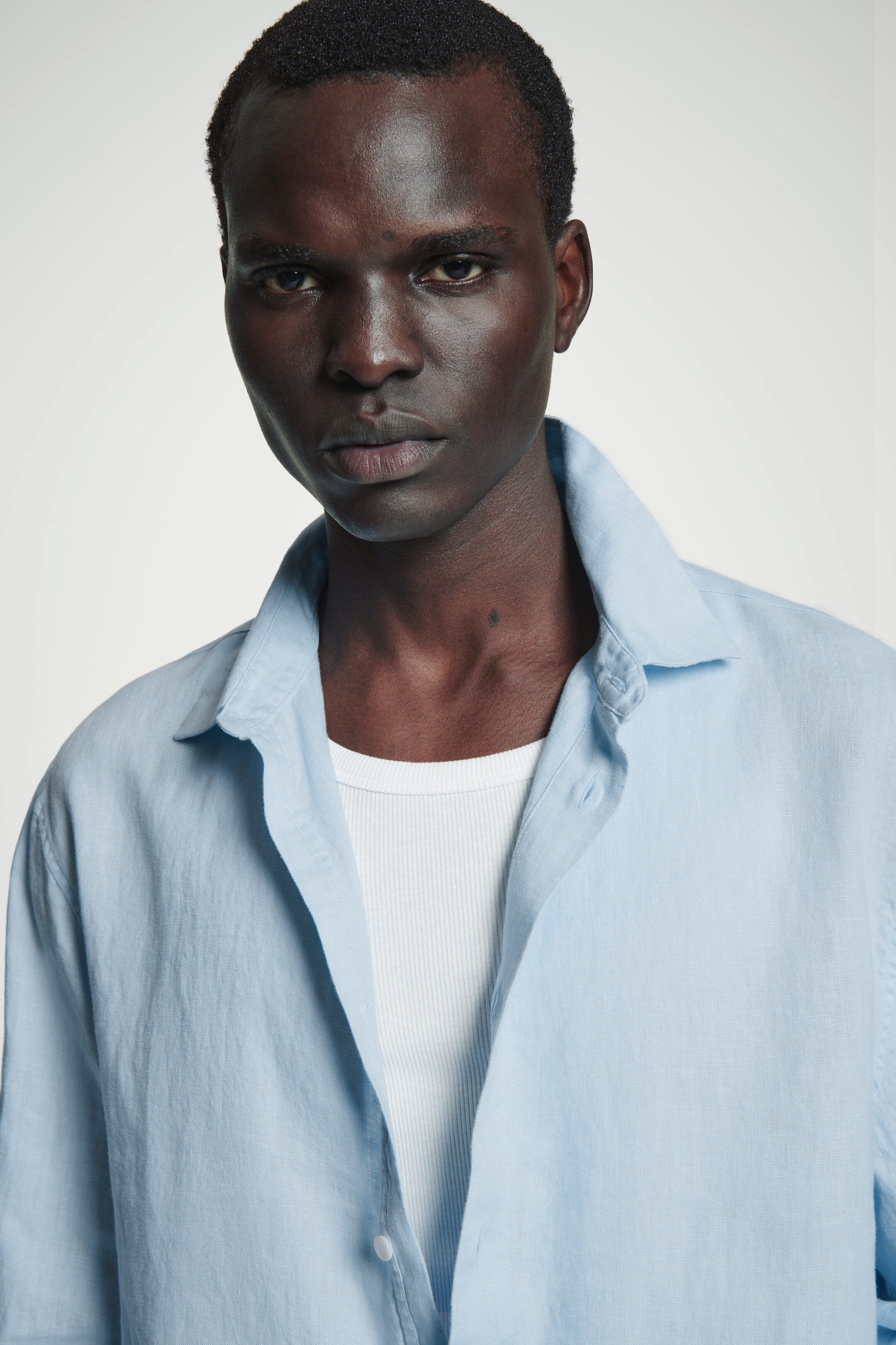 Ingrandisci l'immagine: RELAXED LINEN SHIRT - LIGHT BLUE - UOMO | H&M CH 4