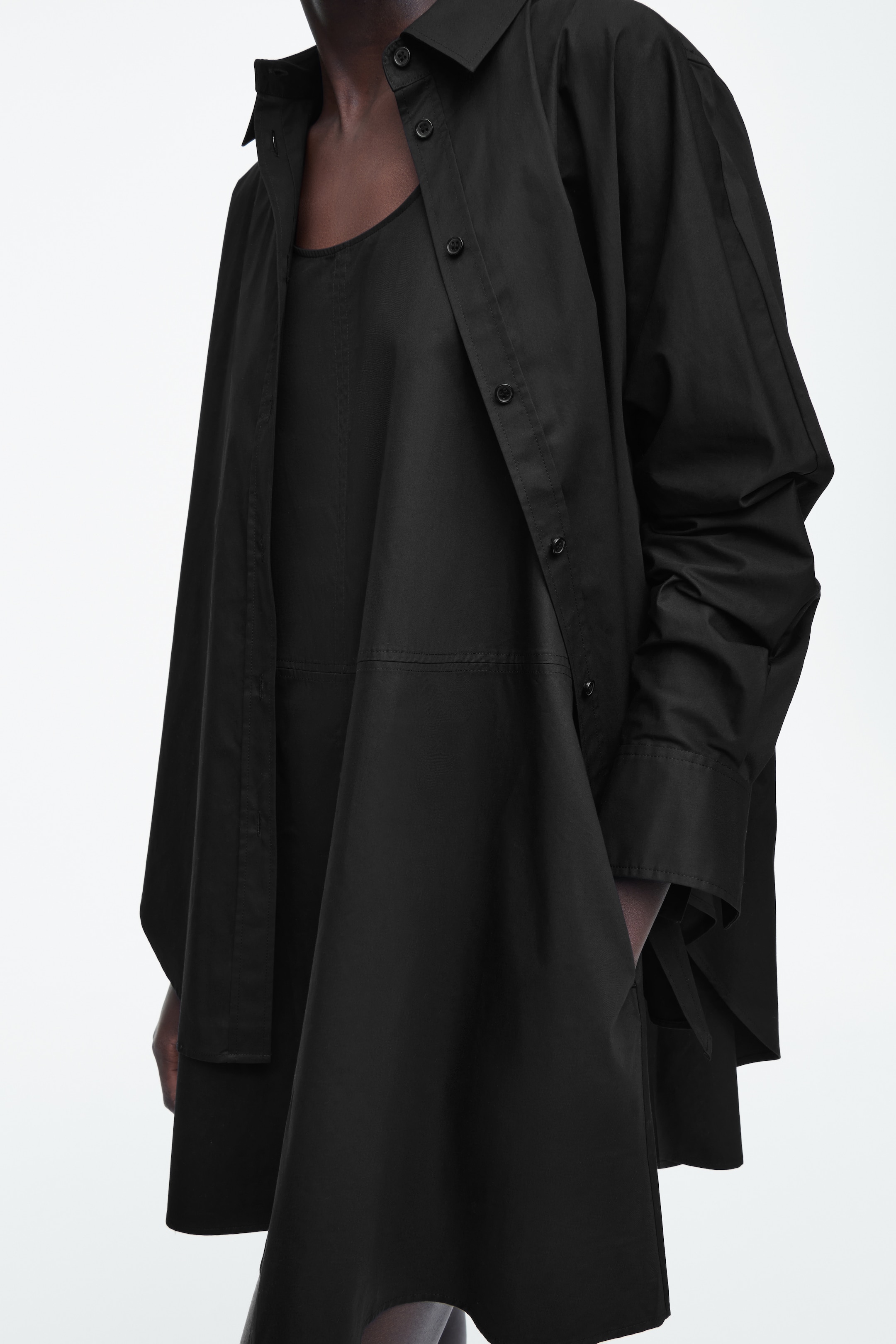 Ingrandisci l'immagine: LAYERED TRAPEZE SHIRT DRESS - BLACK - DONNA | H&M CH 3