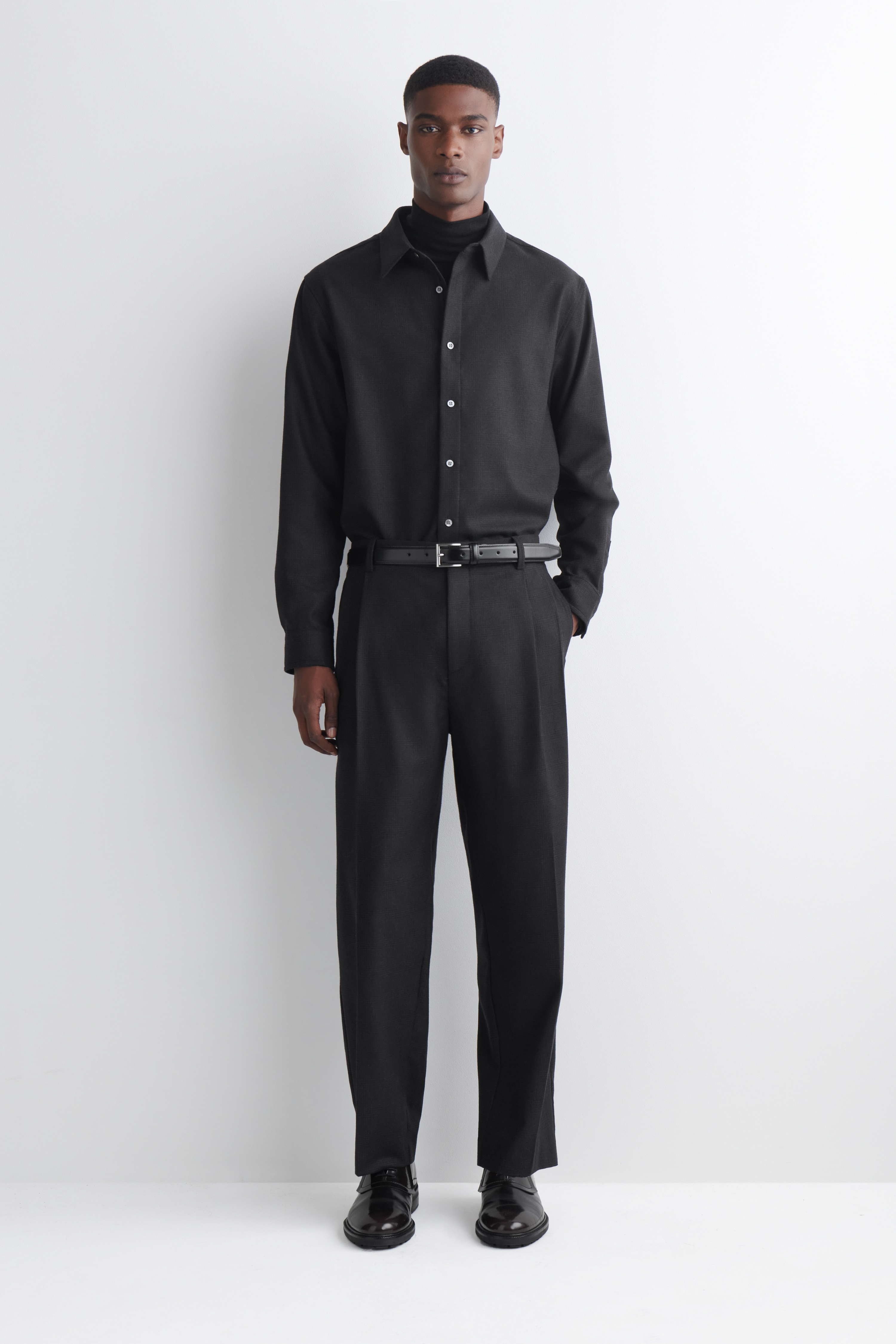 PLEATED WOOL RELAXED-FIT STRAIGHT-LEG TROUSERS - NAVY / KOCKÁS/CHARCOAL MÉLANGE