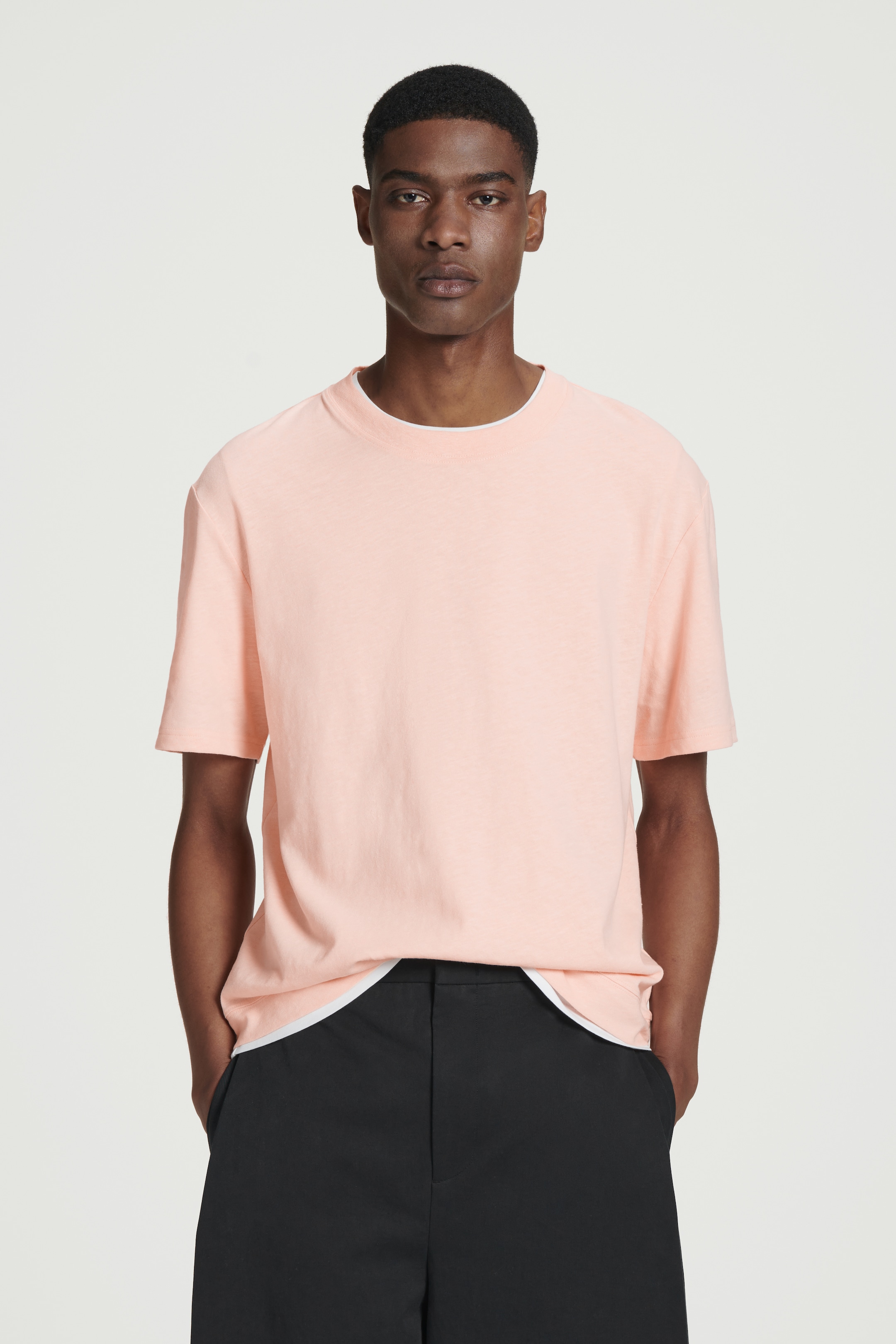Visualizza immagine più grande: T-SHIRT IN COTONE E LINO FIAMMATO TAGLIO RILASSATO - ALBICOCCA - UOMO | H&M IT 1