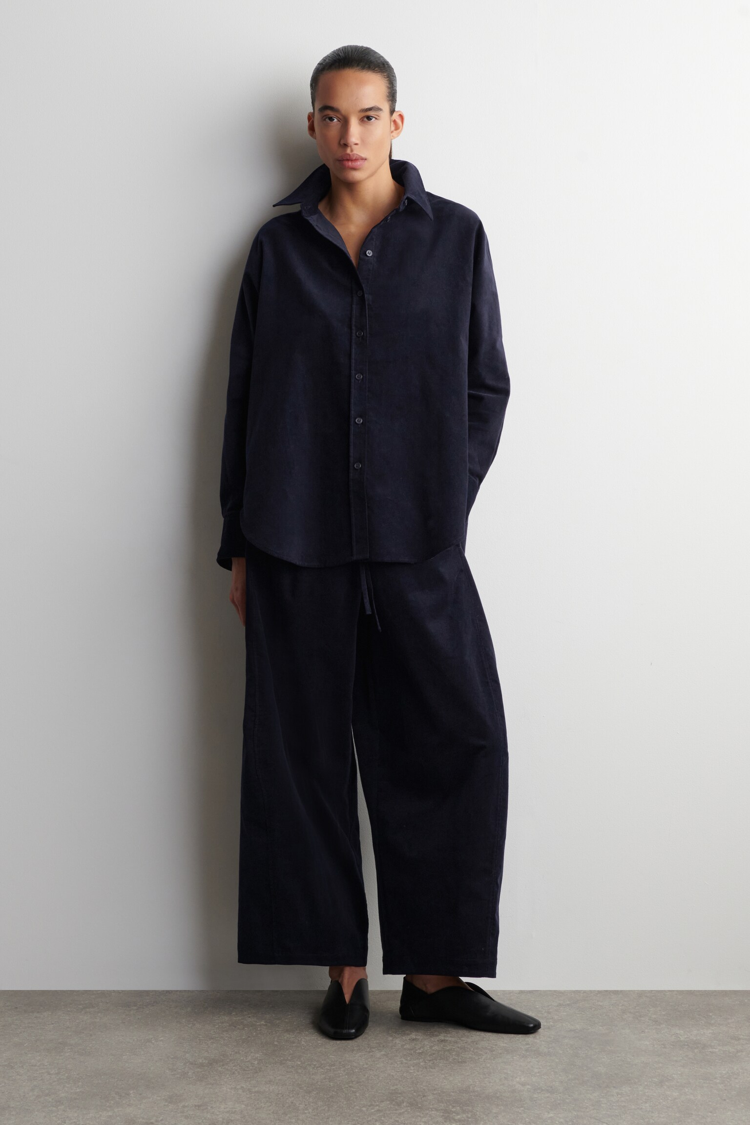 ELASTICATED CORDUROY BARREL-LEG TROUSERS - NAVY - 5