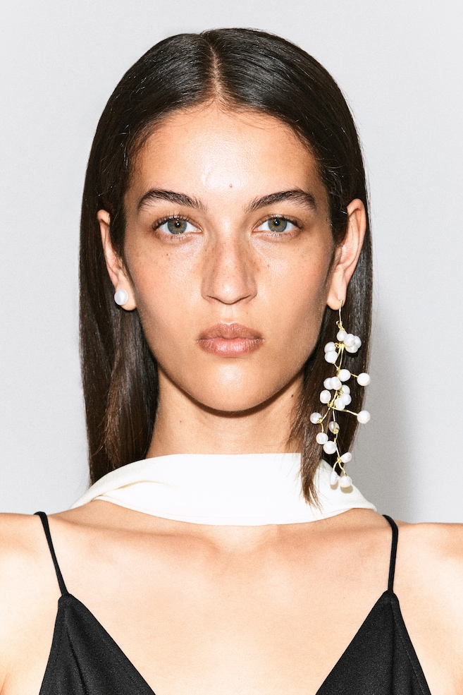 ASYMMETRIC CASCADING FRESHWATER PEARL EARRINGS — GOLD