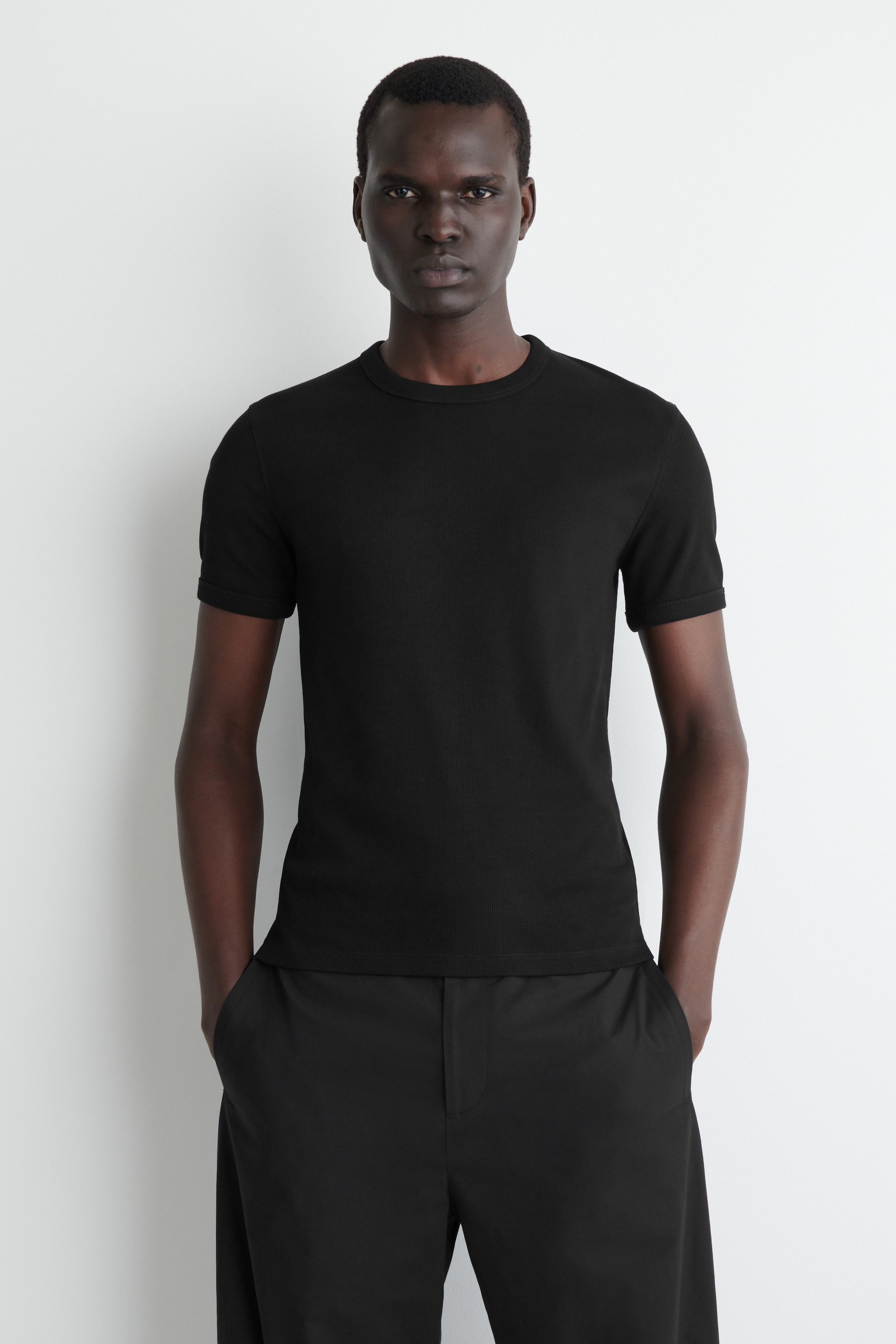 Agrandir l'image: T-SHIRT SLIM EN COTON CÔTELÉ - NOIR - HOMME | H&M FR 1