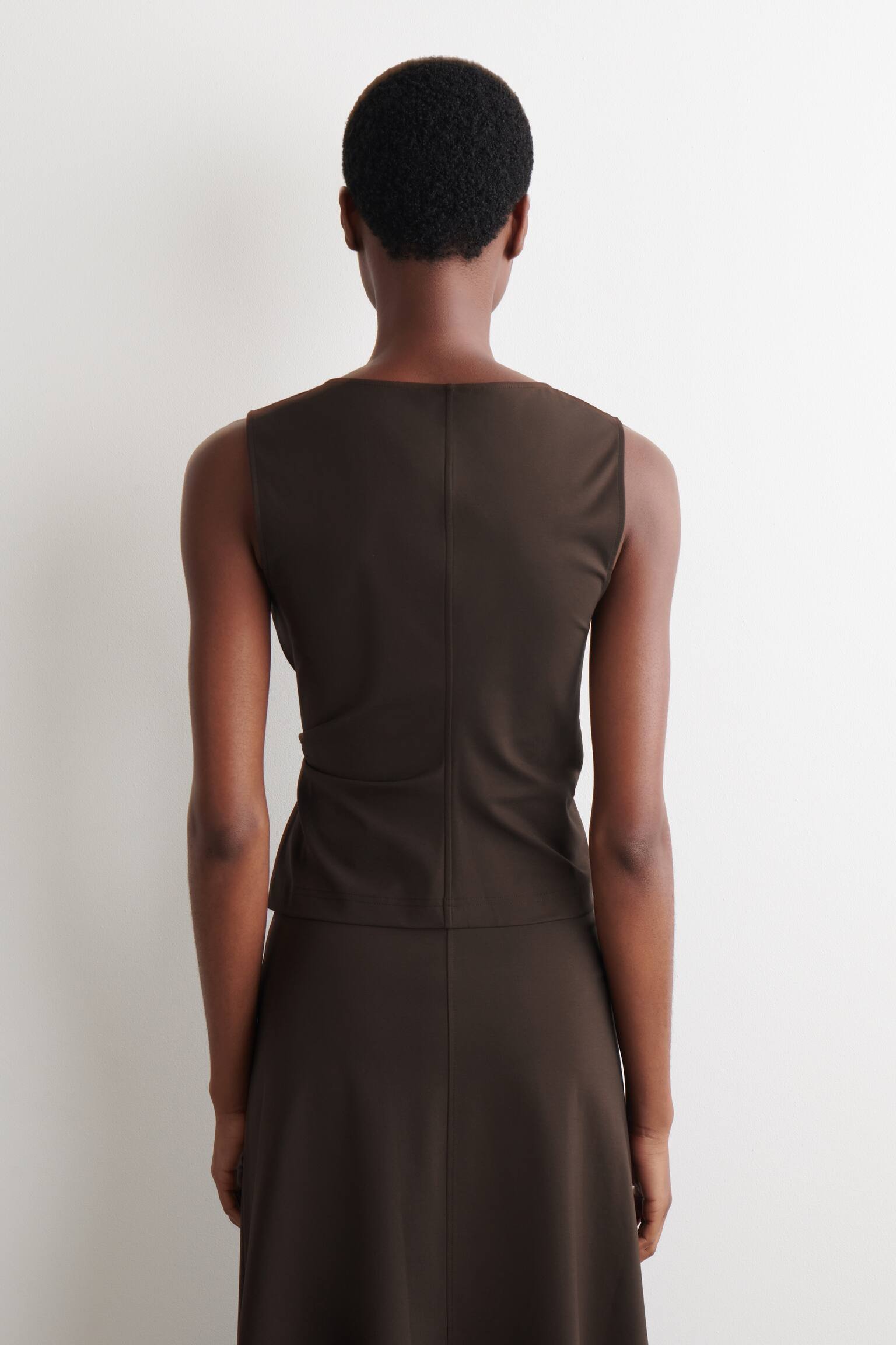 TOP CON DETALLE DE NUDO - MARRÓN OSCURO/AZUL MARINO - 6