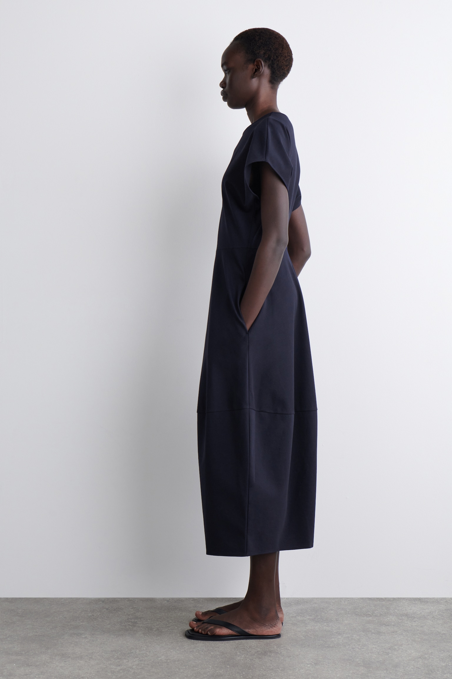 MIDIKLEID AUS BAUMWOLLE - NAVYBLAU/SCHWARZ - 6