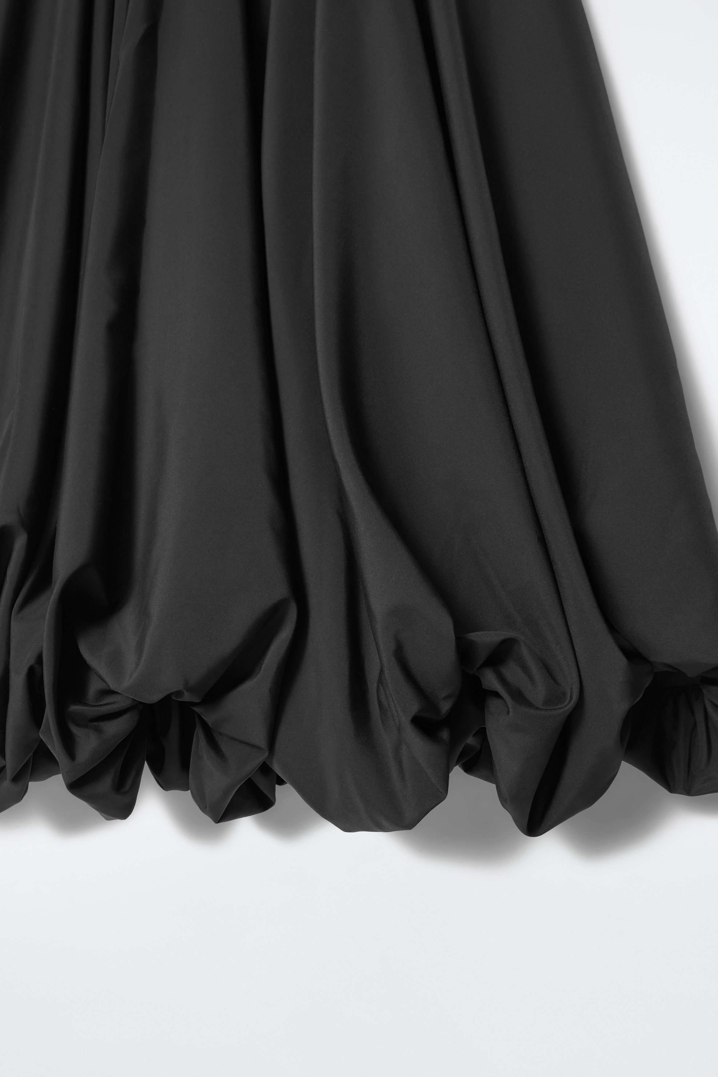BUBBLE-HEM MAXI SKIRT - BLACK | COS