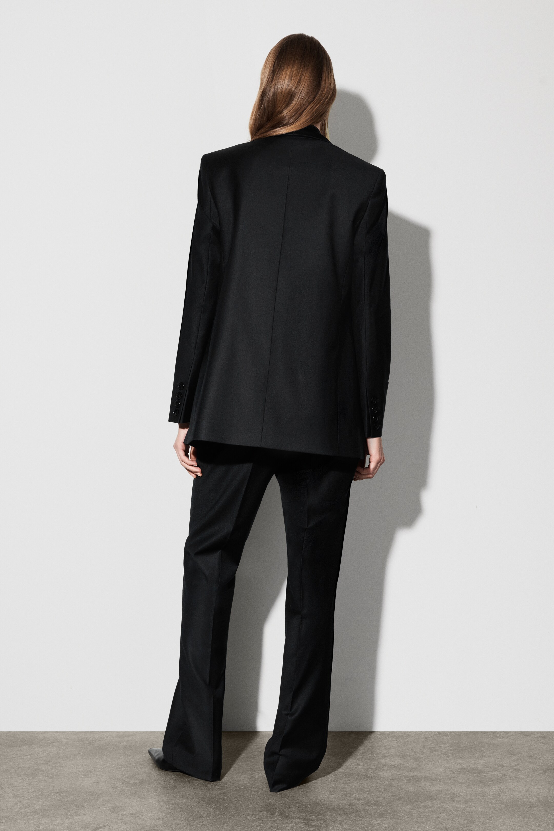 Nagyobb kép megtekintése: GYAPJÚ-SZATÉN SZMOKINGBLAZER - FEKETE - NŐI | H&M HU 5