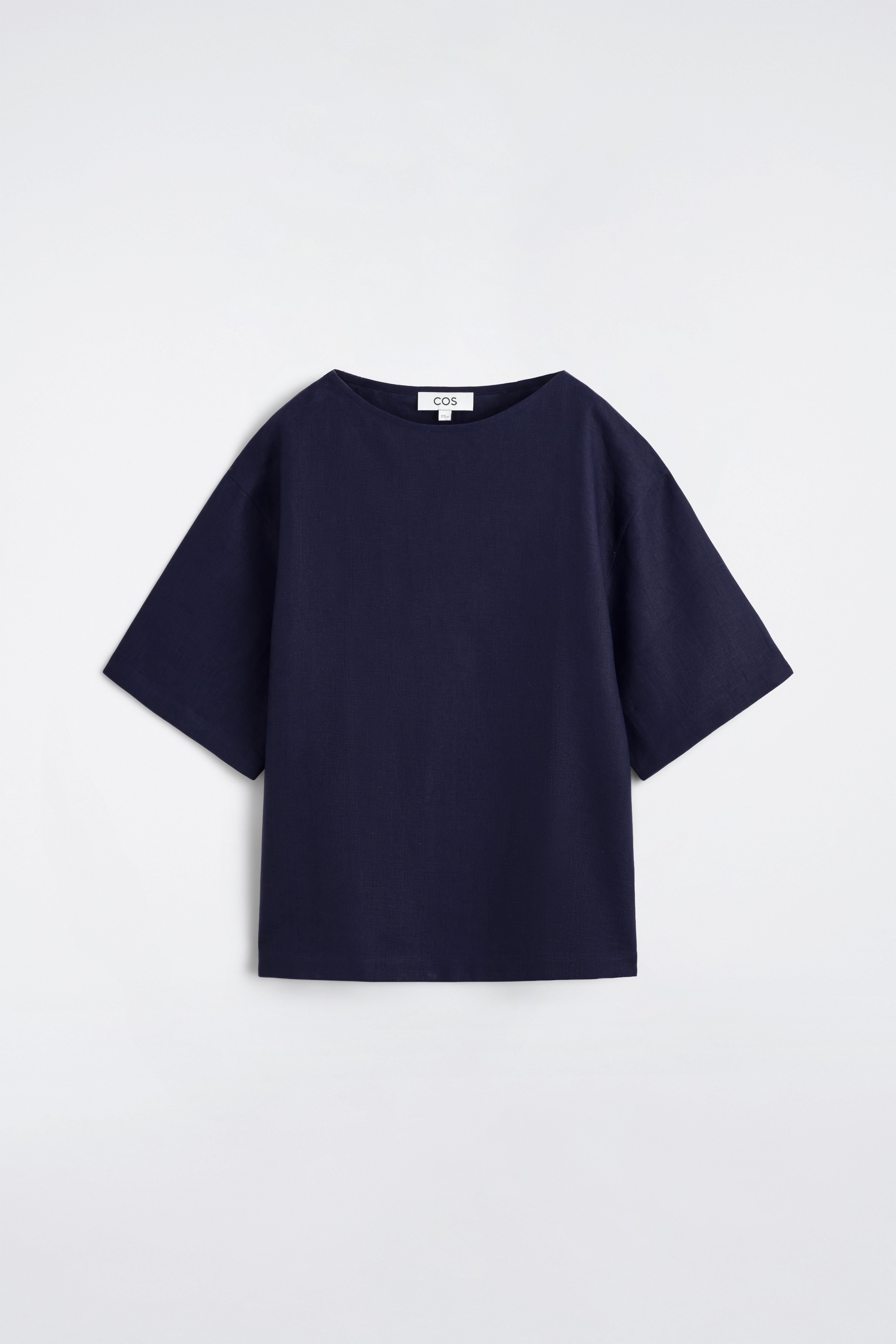 T-SHIRT AUS LEINEN MIT U-BOOT-AUSSCHNITT