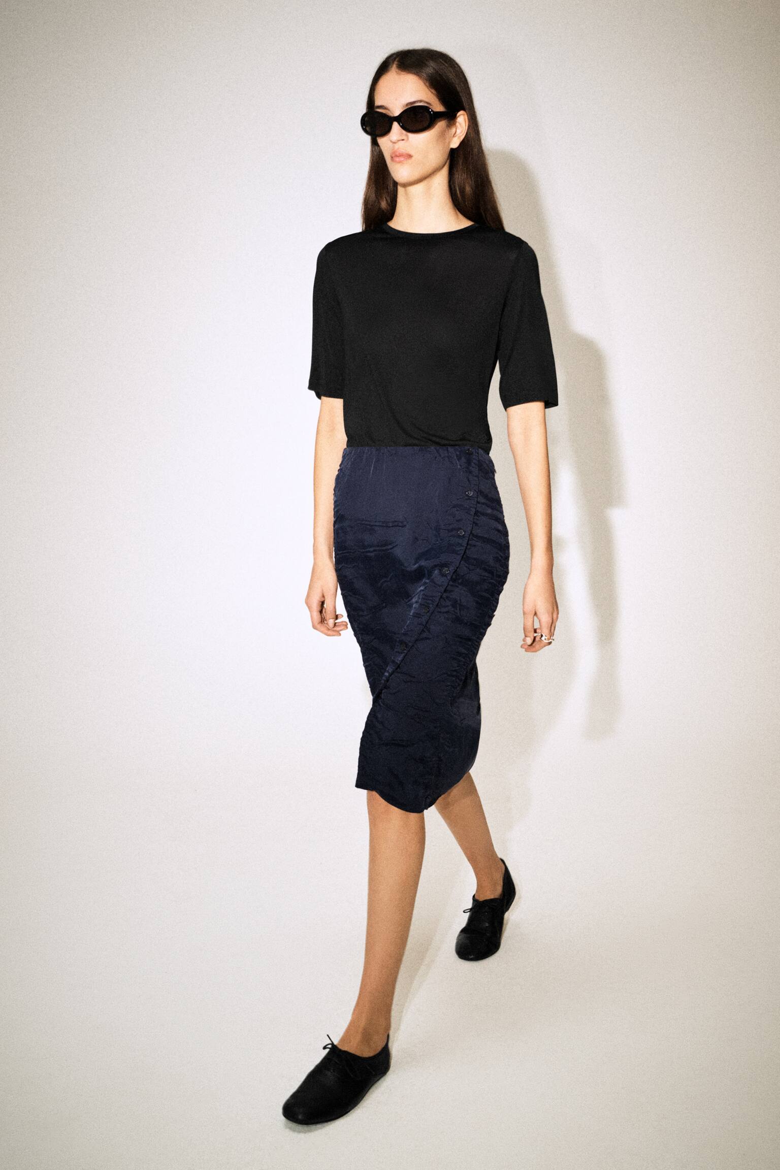 FALDA MIDI FRUNCIDA CON EFECTO ARRUGADO - AZUL MARINO - 5