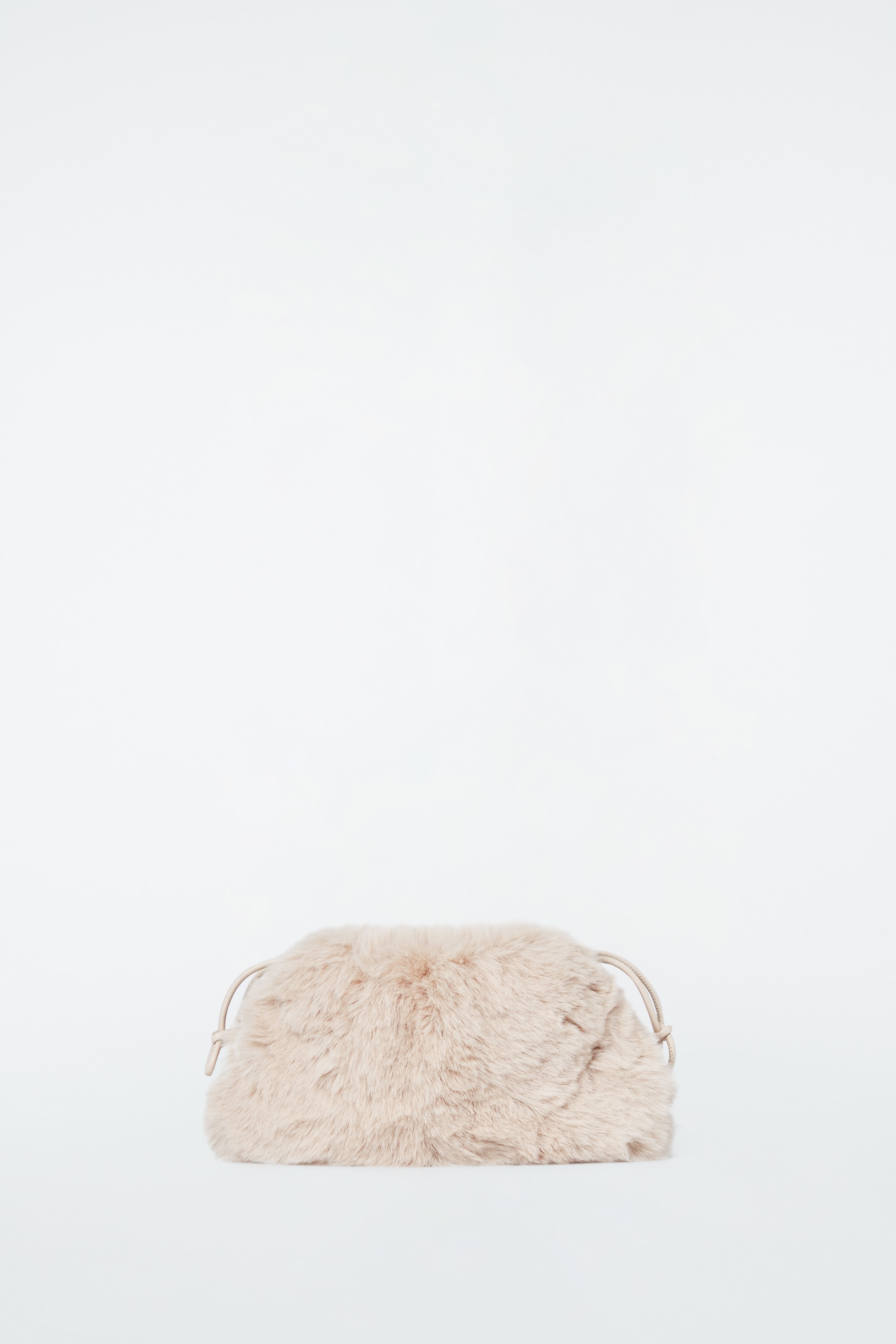 Grösseres Bild ansehen: KLEINE CAVATELLI CLUTCH – FAUX FUR - CREMEWEISS - DAMEN | H&M CH 4