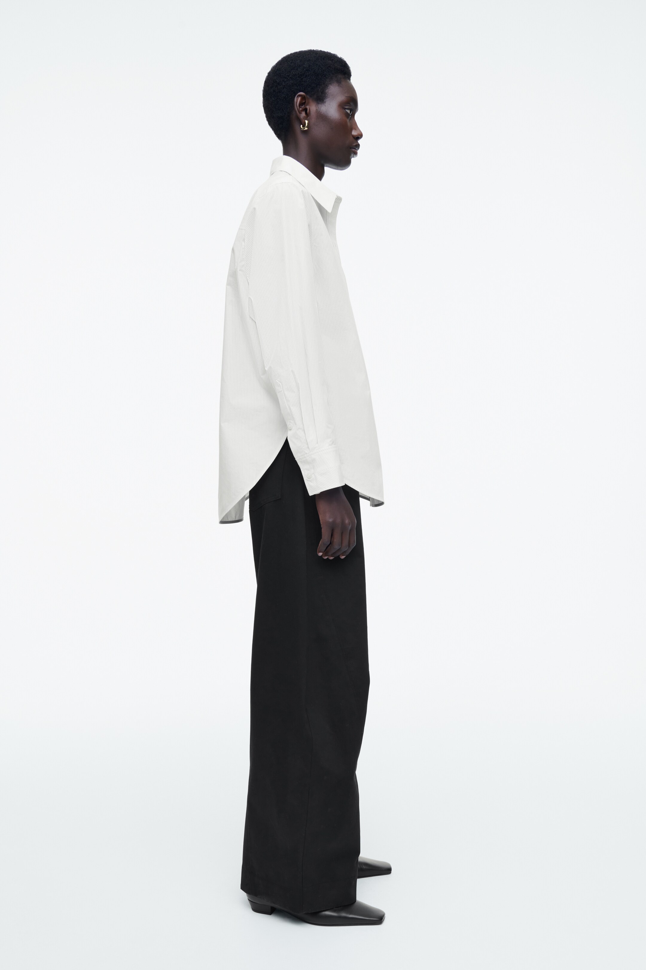 Vezi imaginea mai mare: CĂMAȘĂ DIN BUMBAC PIMA CROITĂ - IVORY / CU DUNGI FINE - FEMEI | H&M RO 3