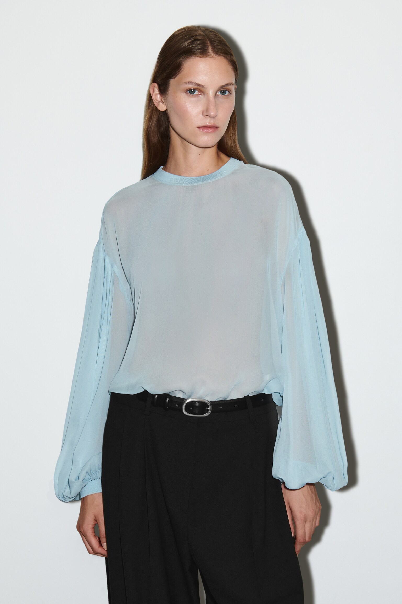 BLUSA TRASPARENTE CON MANICHE A PALLONCINO - CELESTE/ROSSO SCURO - 1