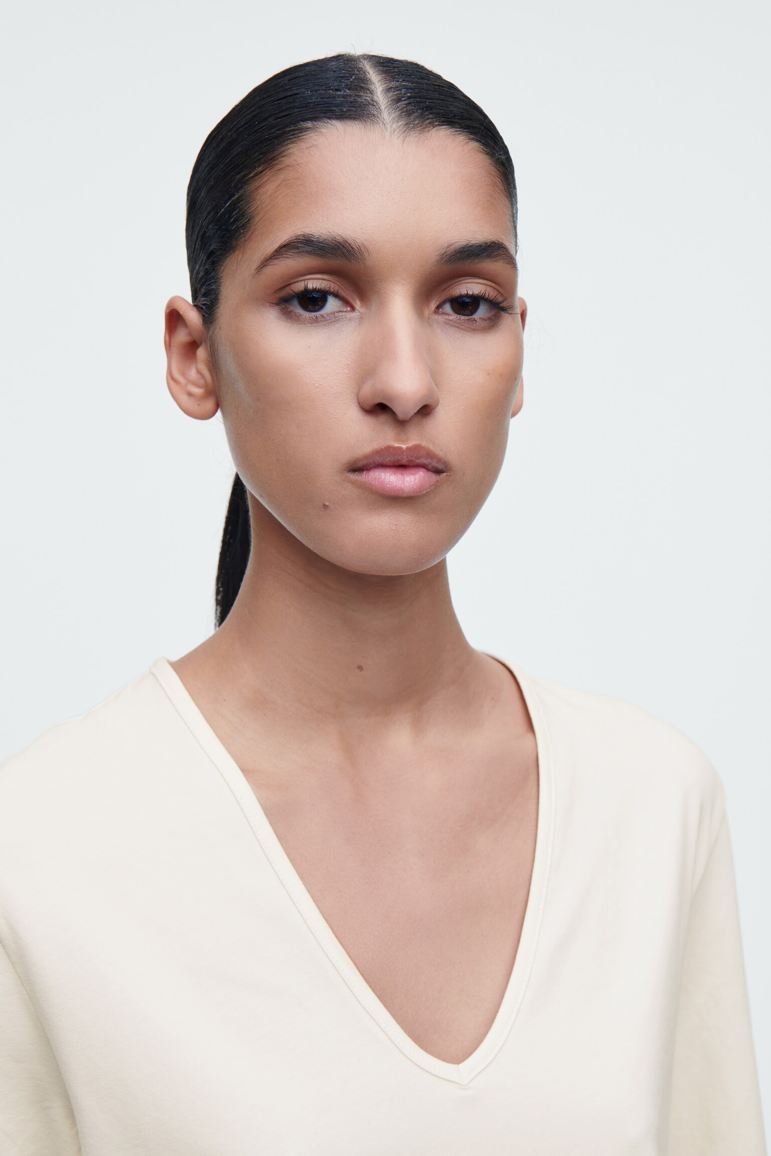CAMISETA DE ALGODÓN CON CUELLO DE PICO - CRUDO - 5