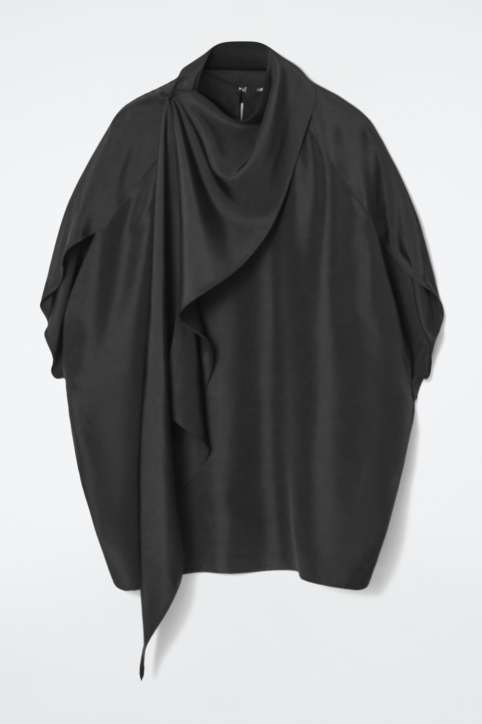 売れ筋商品|||ノクチューン カットソー トップス レディース Women's Shawl-Inspired Blouse Black High Neck Deep Cuff Chiffon Blouse | boohoo