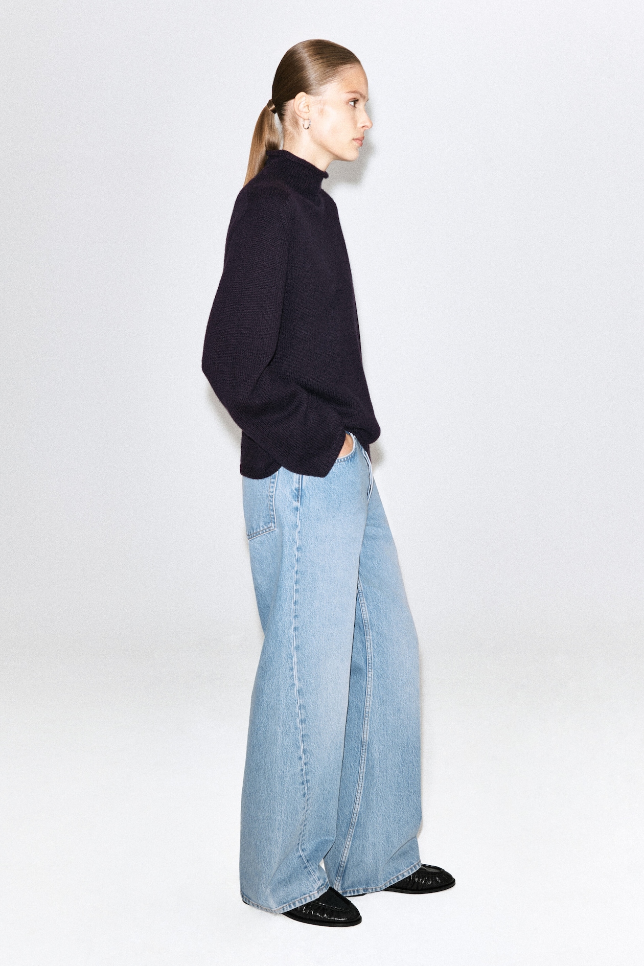 PURE CASHMERE MOCK-NECK SWEATER — NAVY