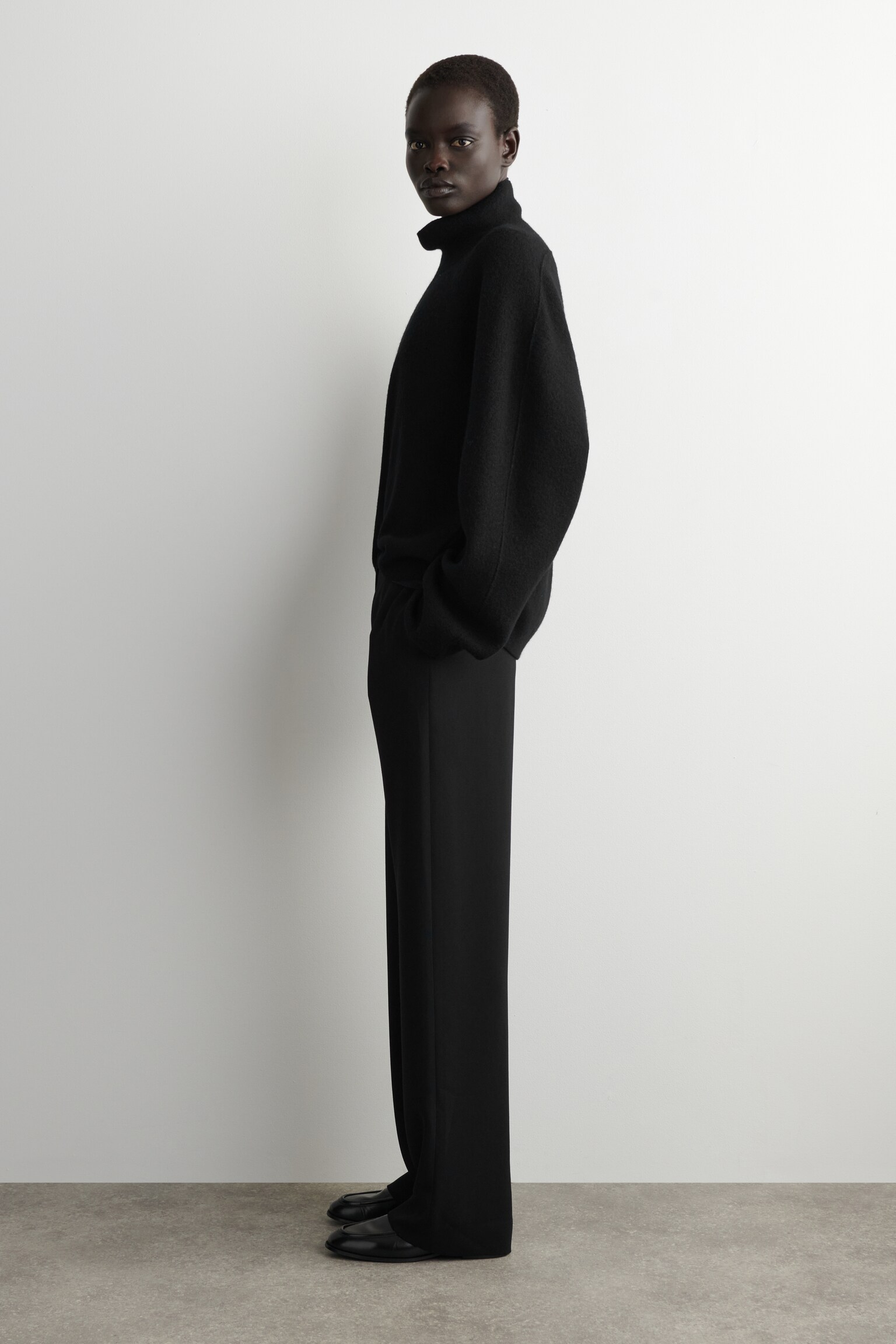 מכנסיים מחויטים עם רגל ישרה - שחור - 4