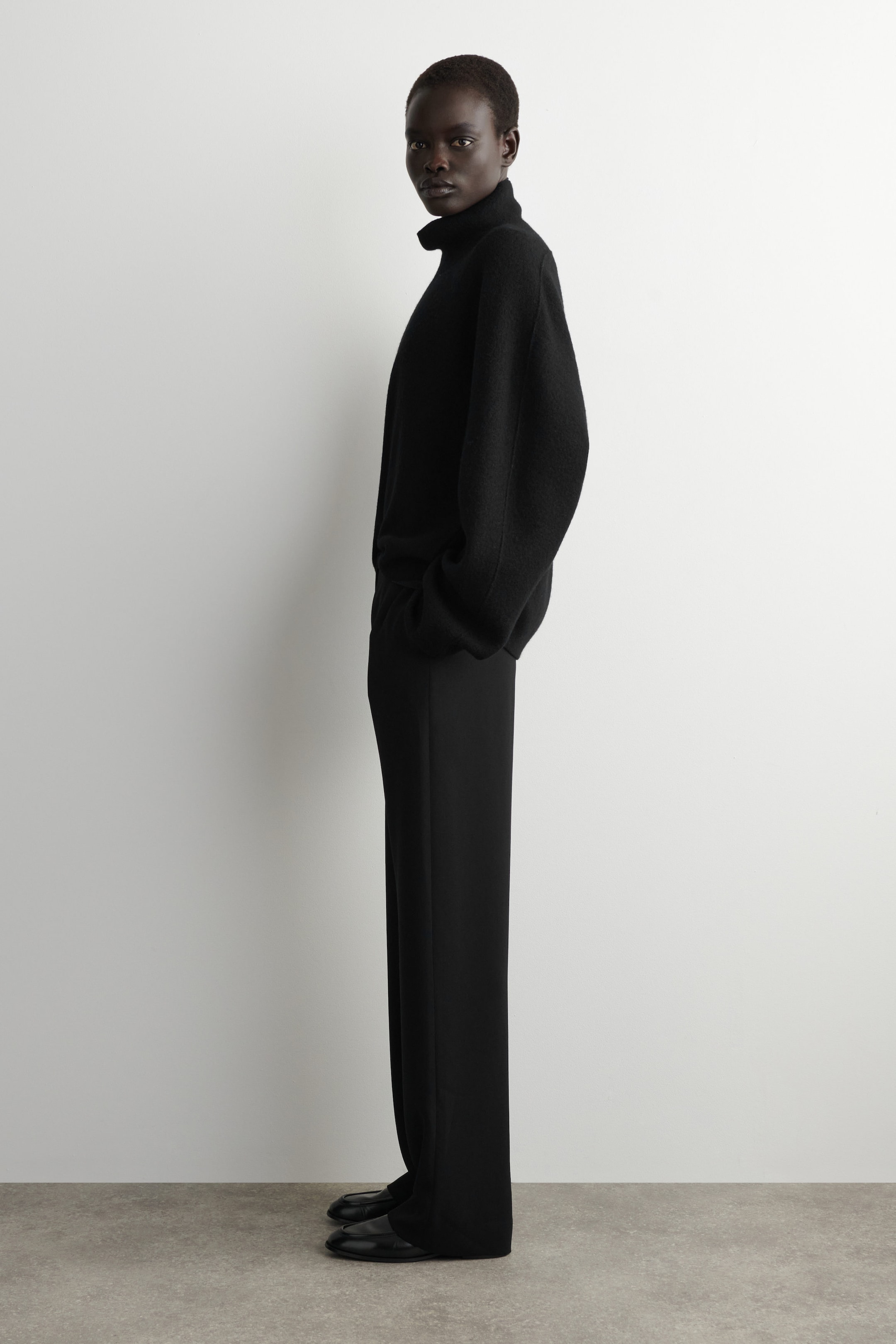 TAILORED STRAIGHT-LEG PANTS