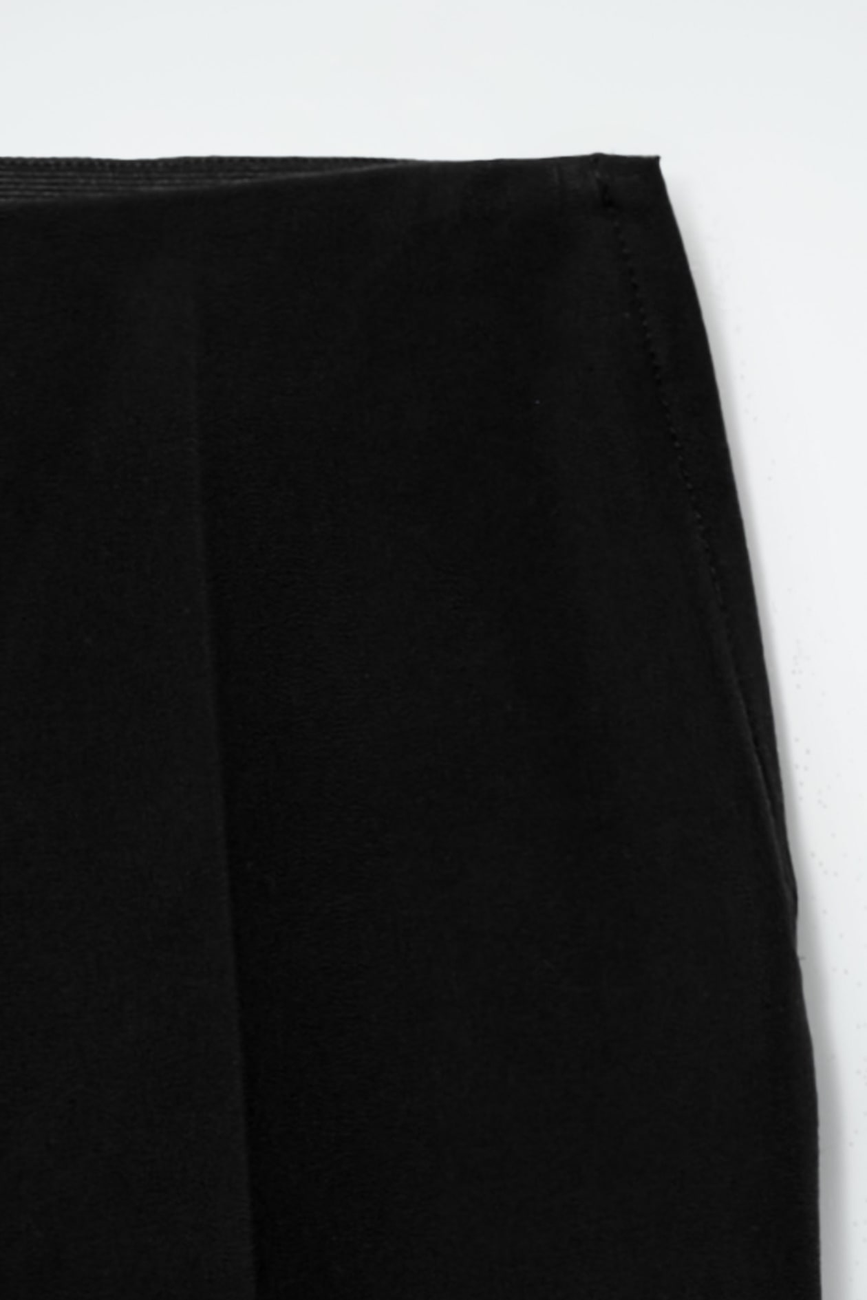 SLIM-LEG CROPPED TROUSERS — BLACK