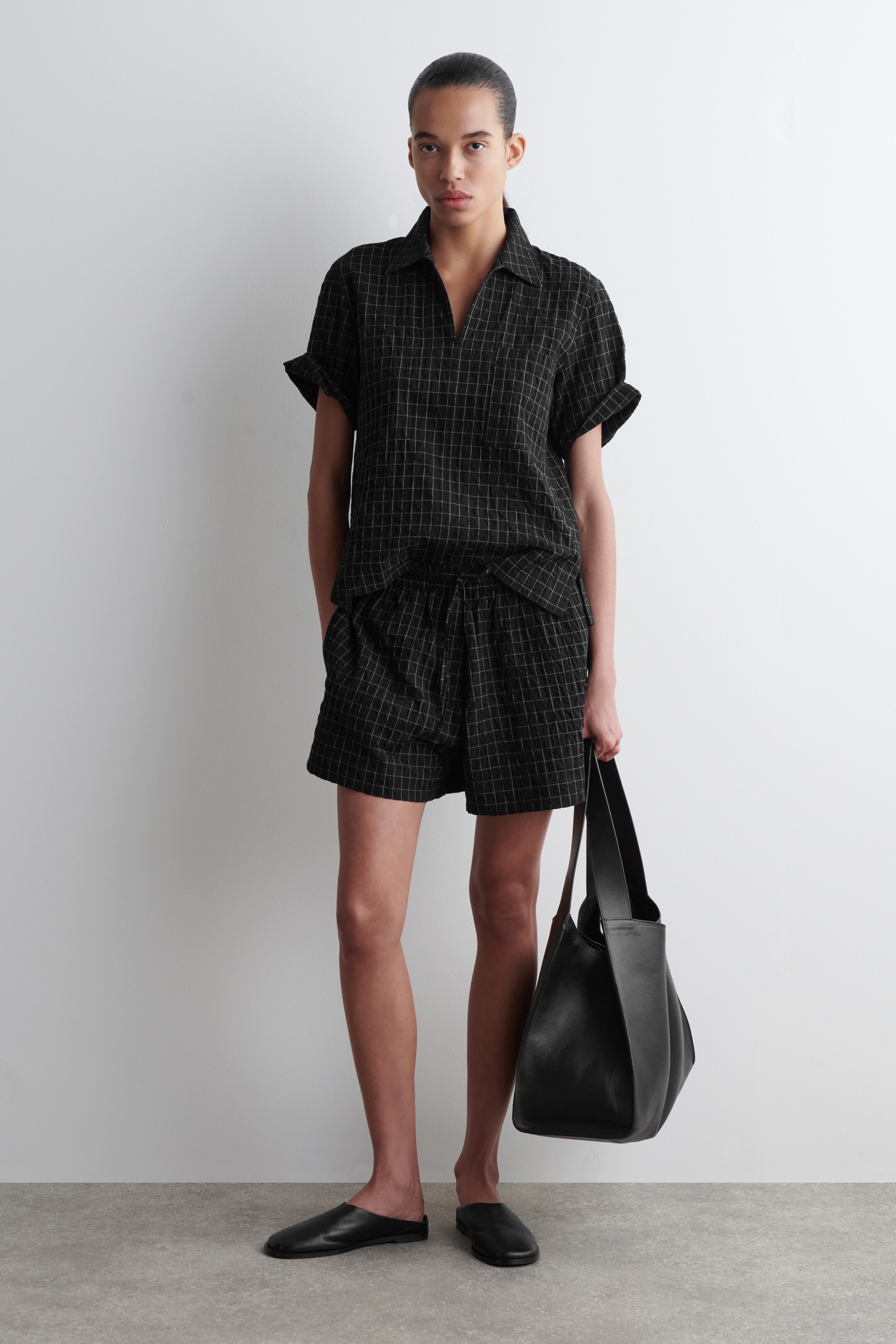 Ver imagen más grande: CAMISA DE CUADROS DE ALGODÓN CON CUELLO ABIERTO - NEGRO/A CUADROS - MUJER | H&M ES 3