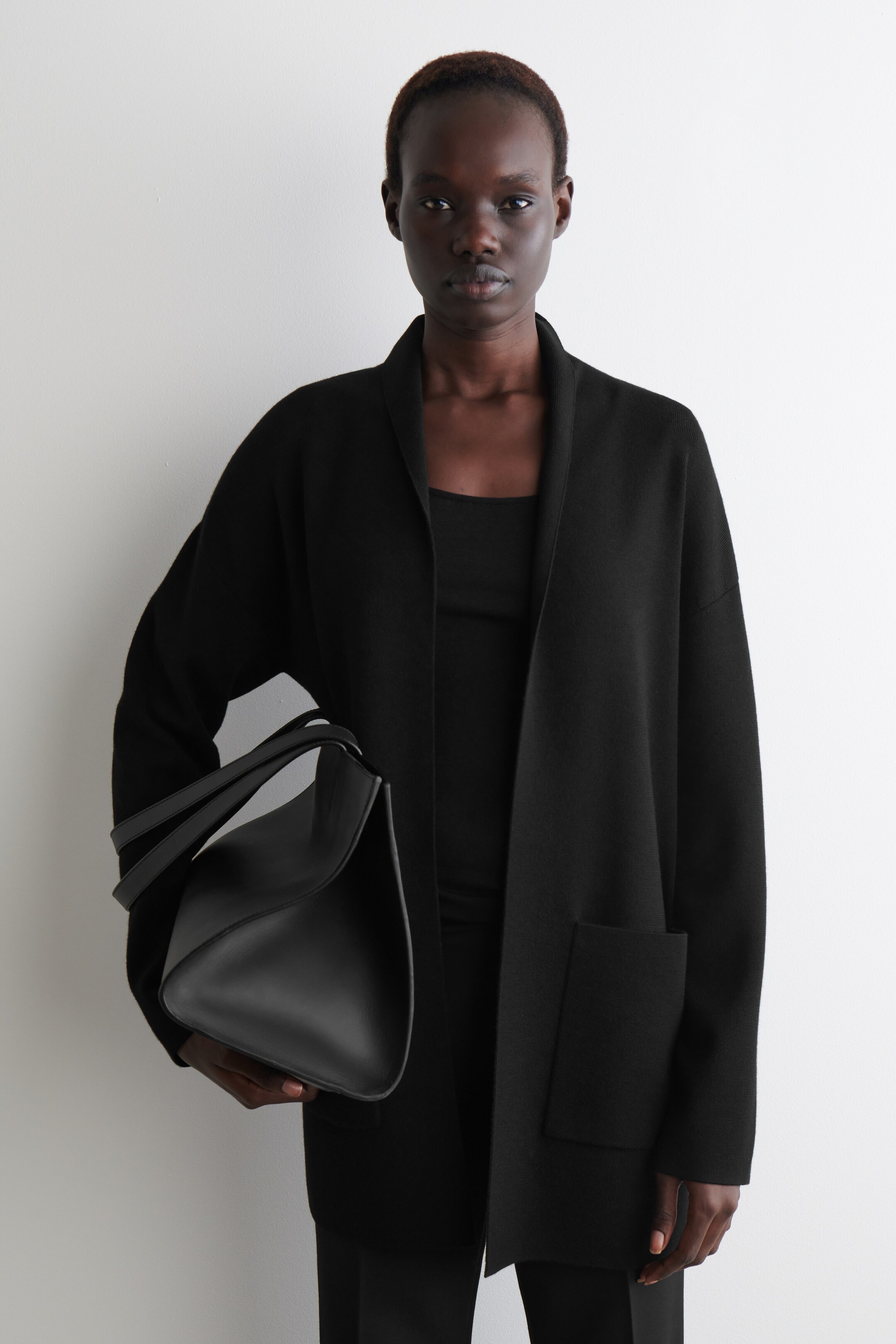 Visualizza immagine più grande: CARDIGAN IN LANA MERINO CON COLLO DRAPPEGGIATO - NERO - DONNA | H&M IT 4