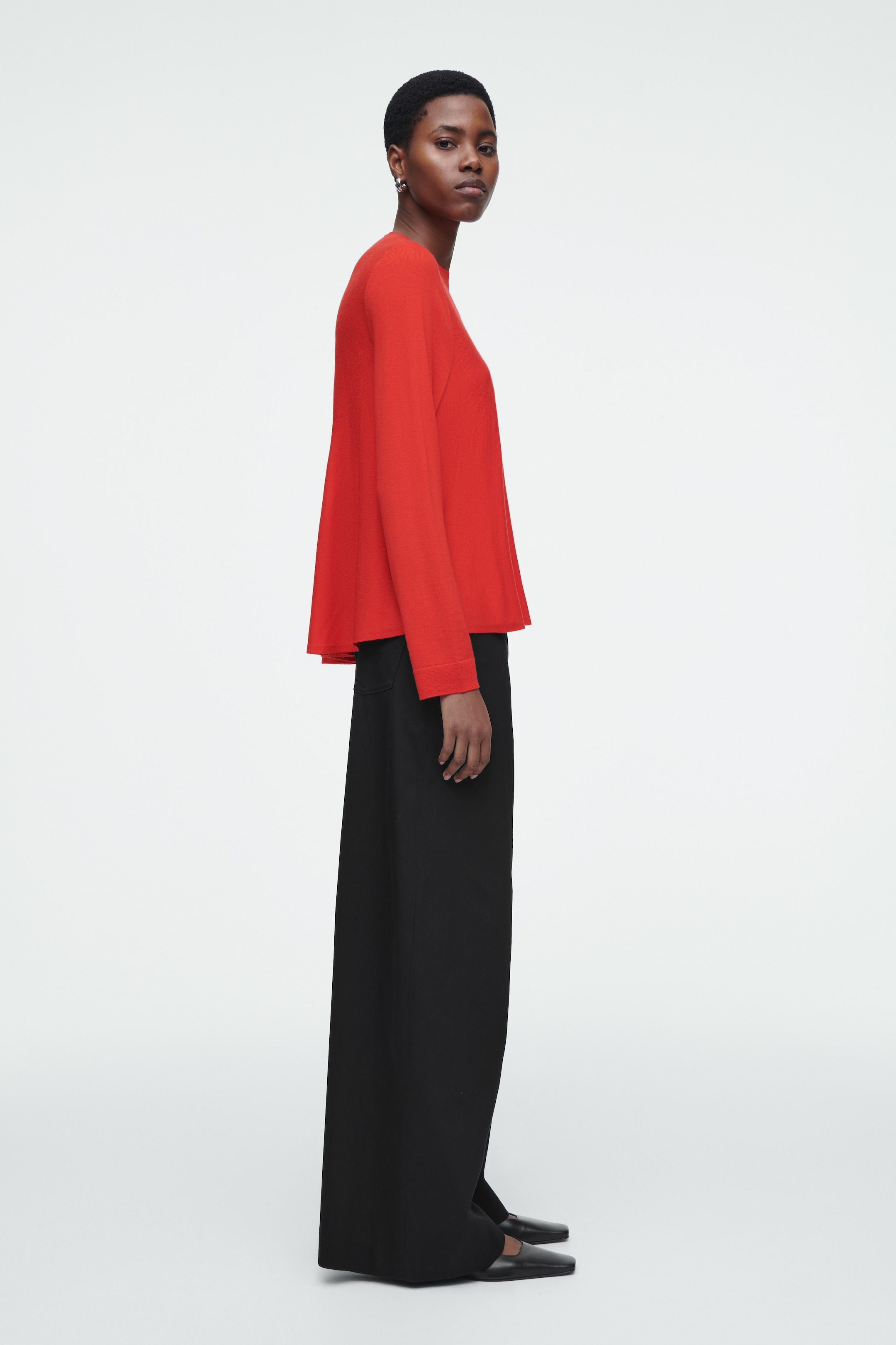 Agrandir l'image: PULL TRAPÈZE EN LAINE MÉRINOS - ROUGE - FEMME | H&M CH 5