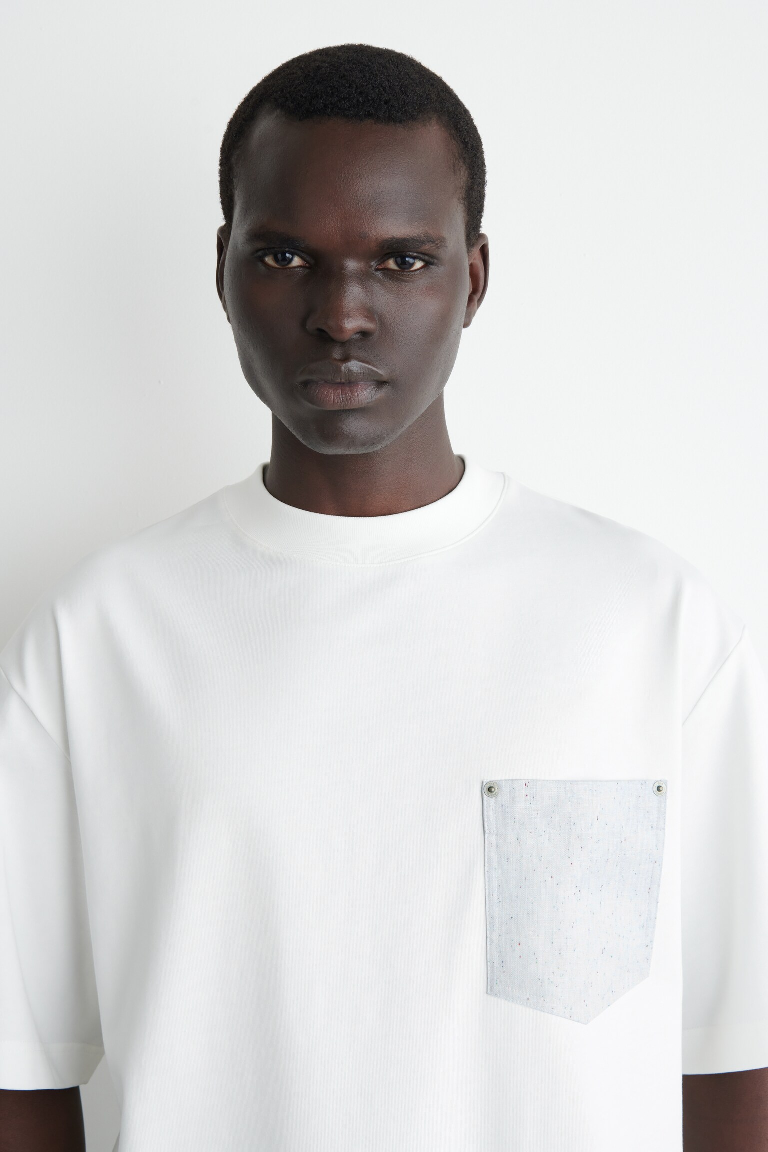 CAMISETA OVERSIZE CON BOLSILLO DE LINO - BLANCO - 6