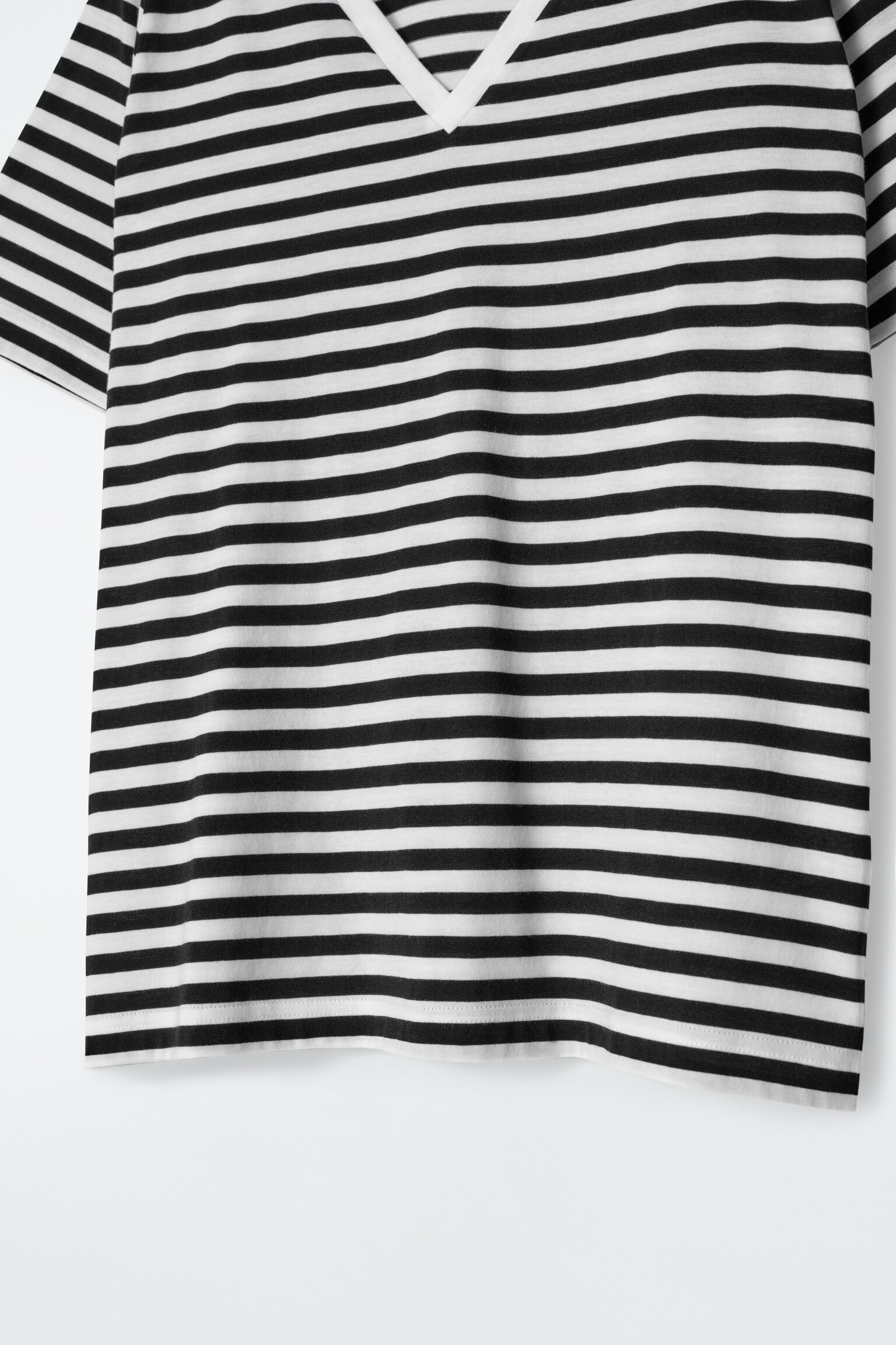 24/7 REGULAR V-NECK T-SHIRT - BLACK / WHITE / STRIPED/WHITE/BLACK - 4
