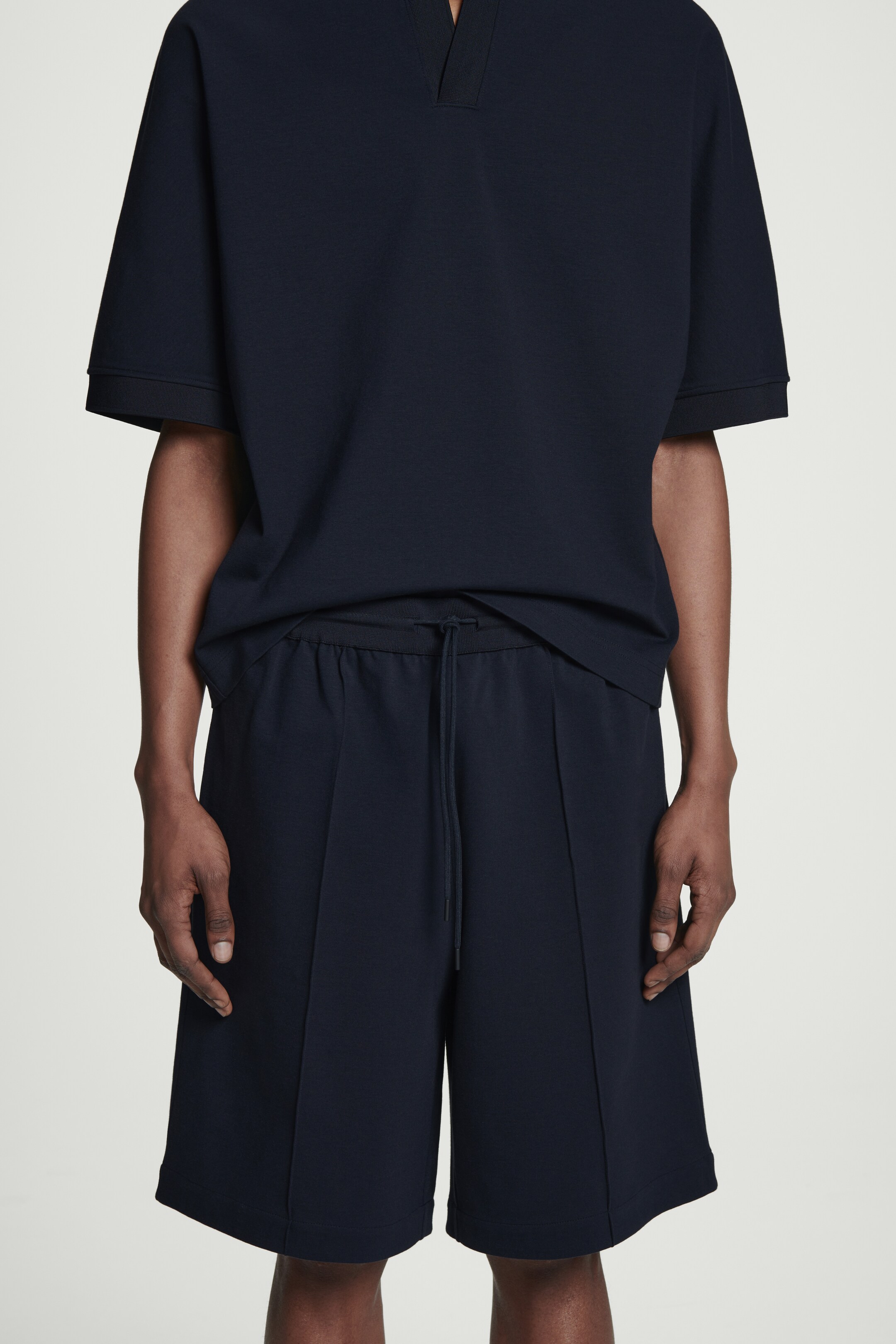 Visualizza immagine più grande: SHORTS ISPIRAZIONE ATLETICA IN JERSEY MERCERIZZATO - BLU NAVY - UOMO | H&M IT 2