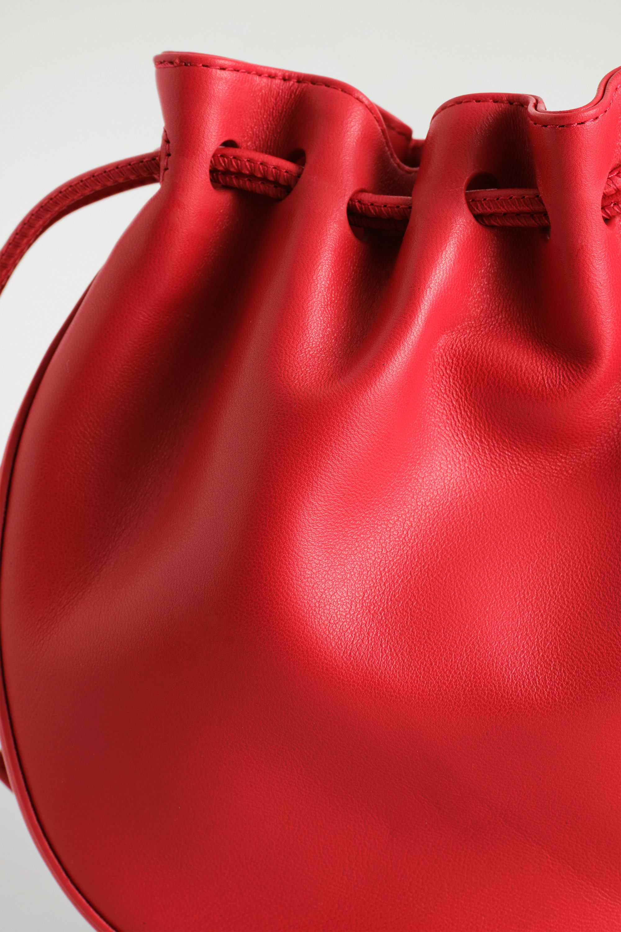 【KHIHO】CARAMEL BAG RED KHIHO - CARAMEL BAG / RED – lolamoon.co